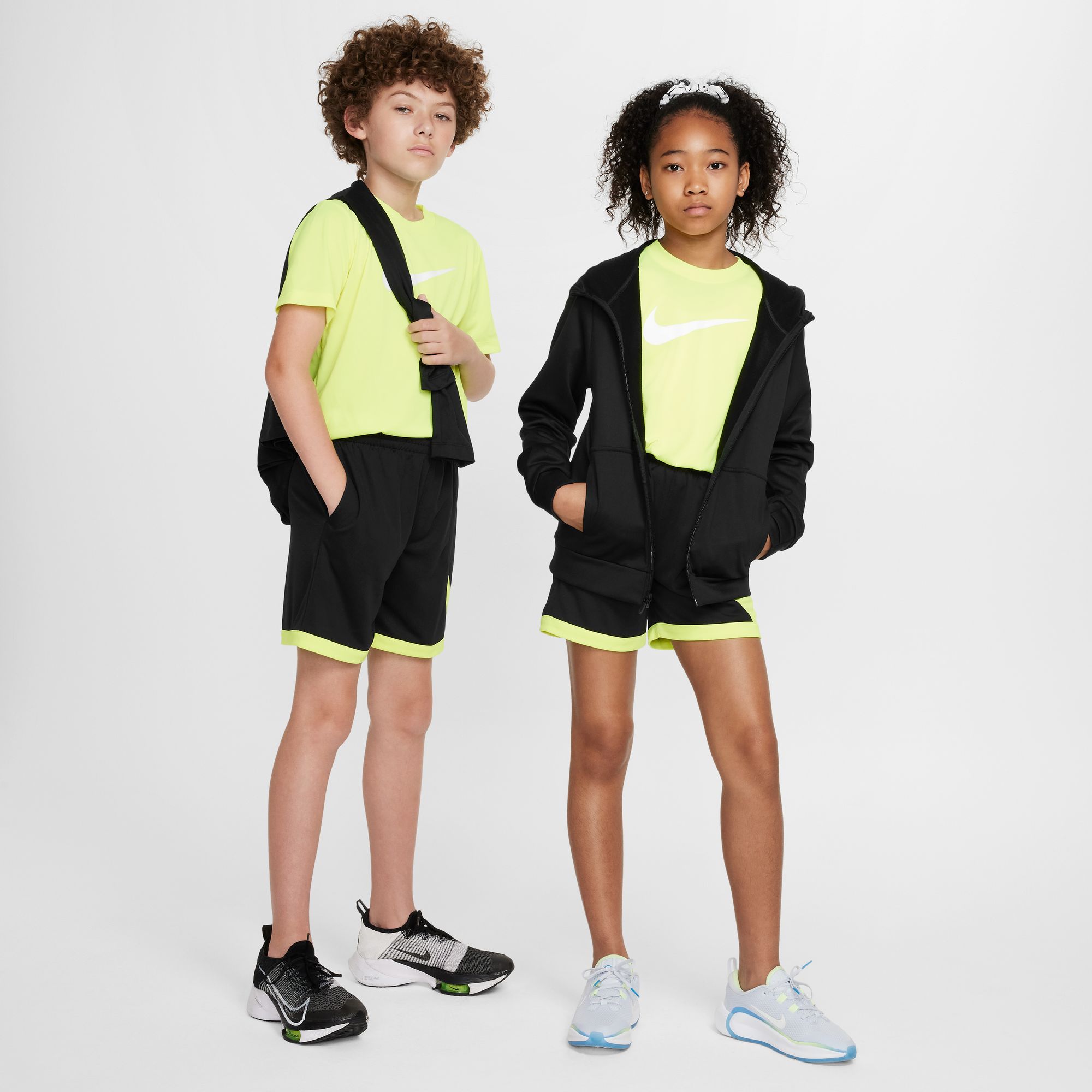 NIKE B NK DF MULTI+ SWOOSH SHORT BLACK/VOLT/VOLT – Bild 9