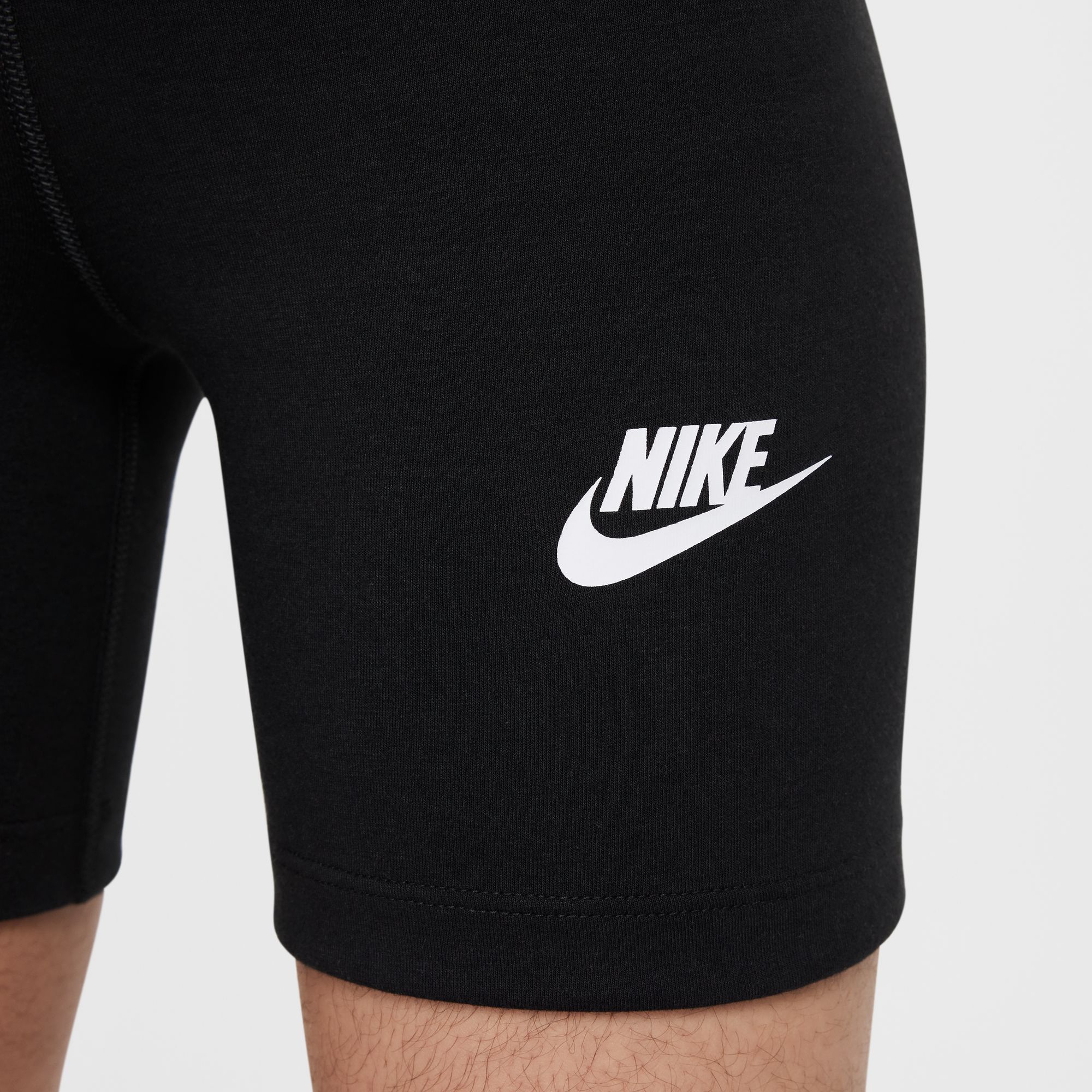 NIKE G NSW CLSSC 5IN HR BIKE SHORT BLACK/WHITE – Bild 4