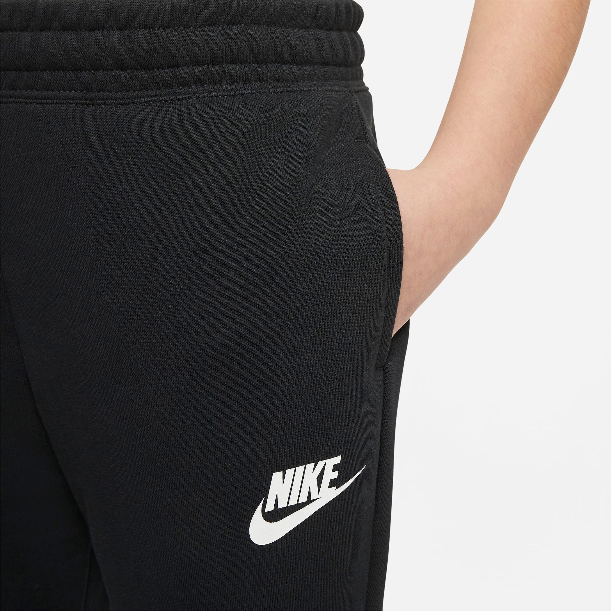 NIKE G NSW CLUB FT HW FTTD PANT BLACK/WHITE – Bild 5