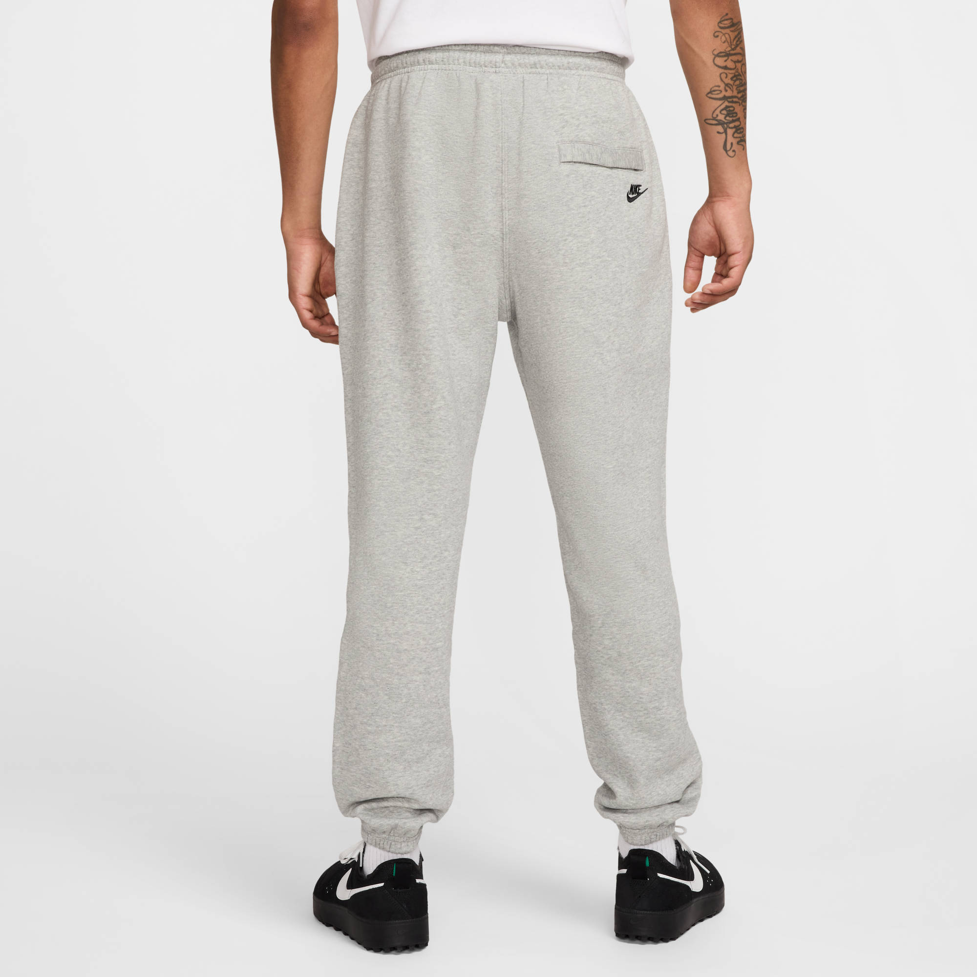 NIKE M NK CLUB BB CF PANT NSW GFX DK GREY HEATHER/LT SMOKE GREY/ – Bild 2
