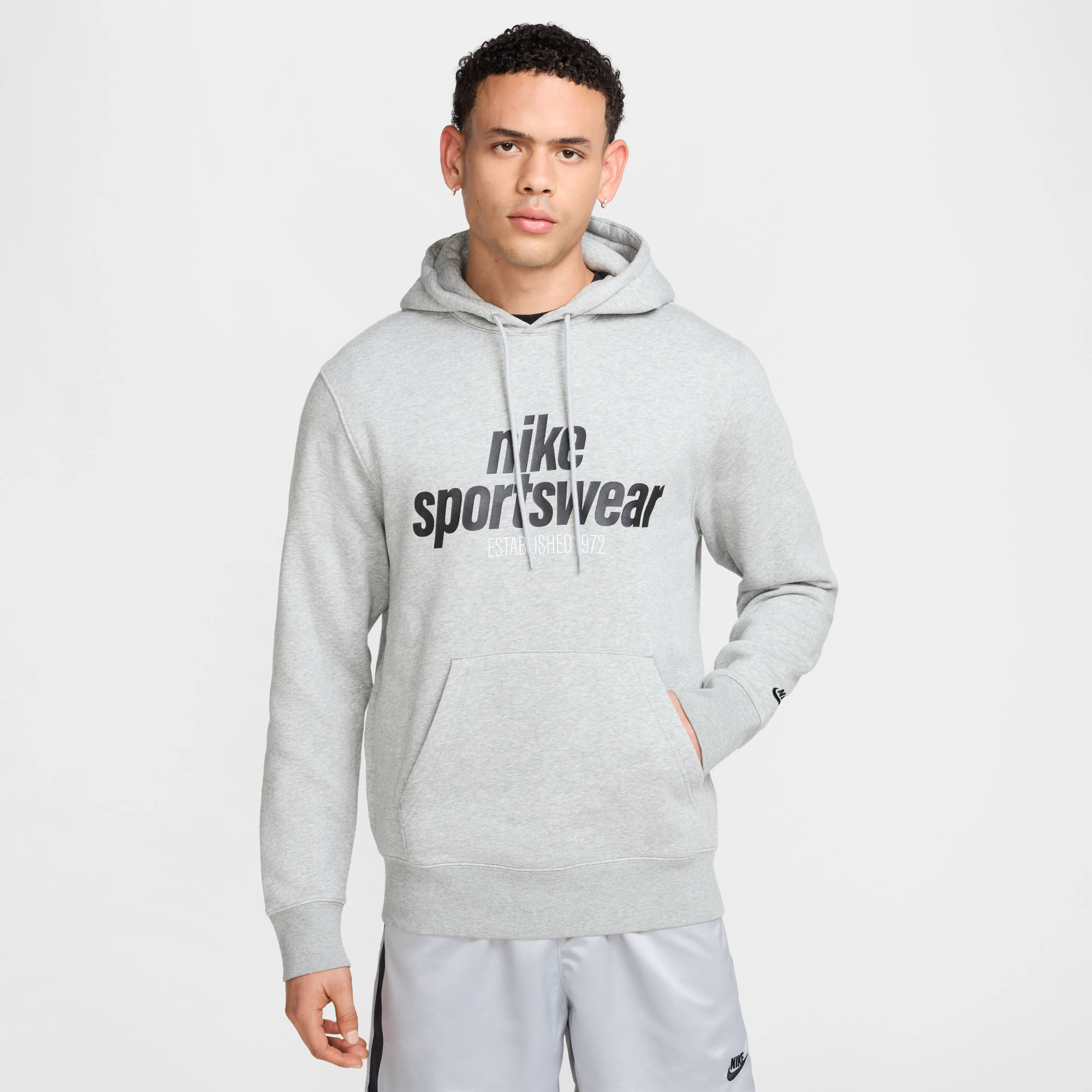 NIKE M NK CLUB BB PO HDY NSW GFX DK GREY HEATHER/LT SMOKE GREY/