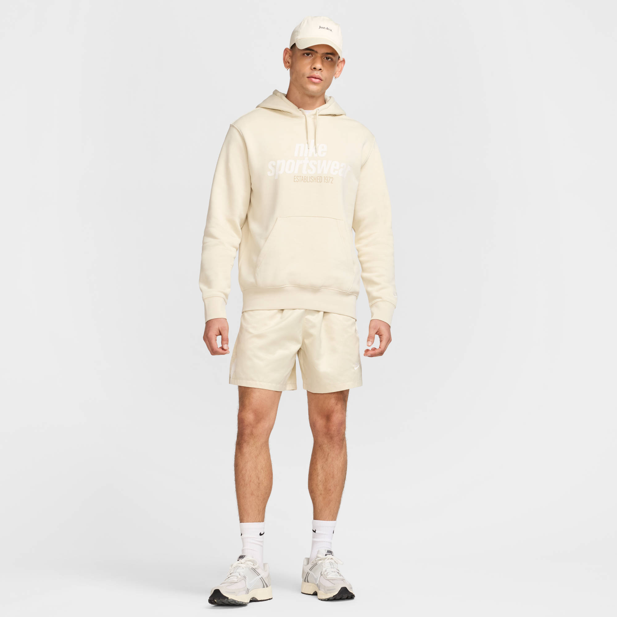 NIKE M NK CLUB BB PO HDY NSW GFX LT KHAKI/LT KHAKI/SAIL – Bild 6
