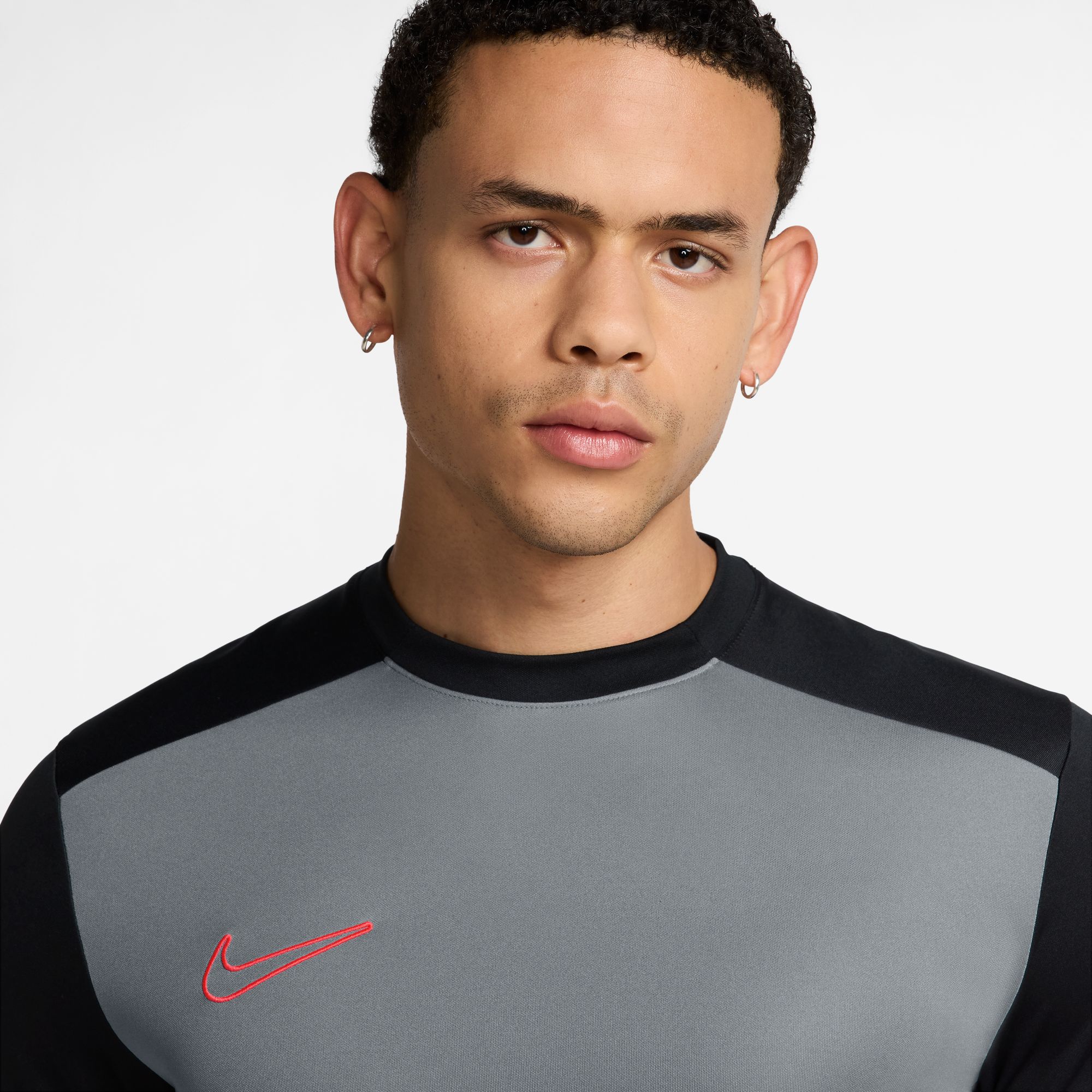 NIKE M NK DF ACD25 SS TOP BR COOL GREY/BLACK/BRIGHT CRIMSON – Bild 3