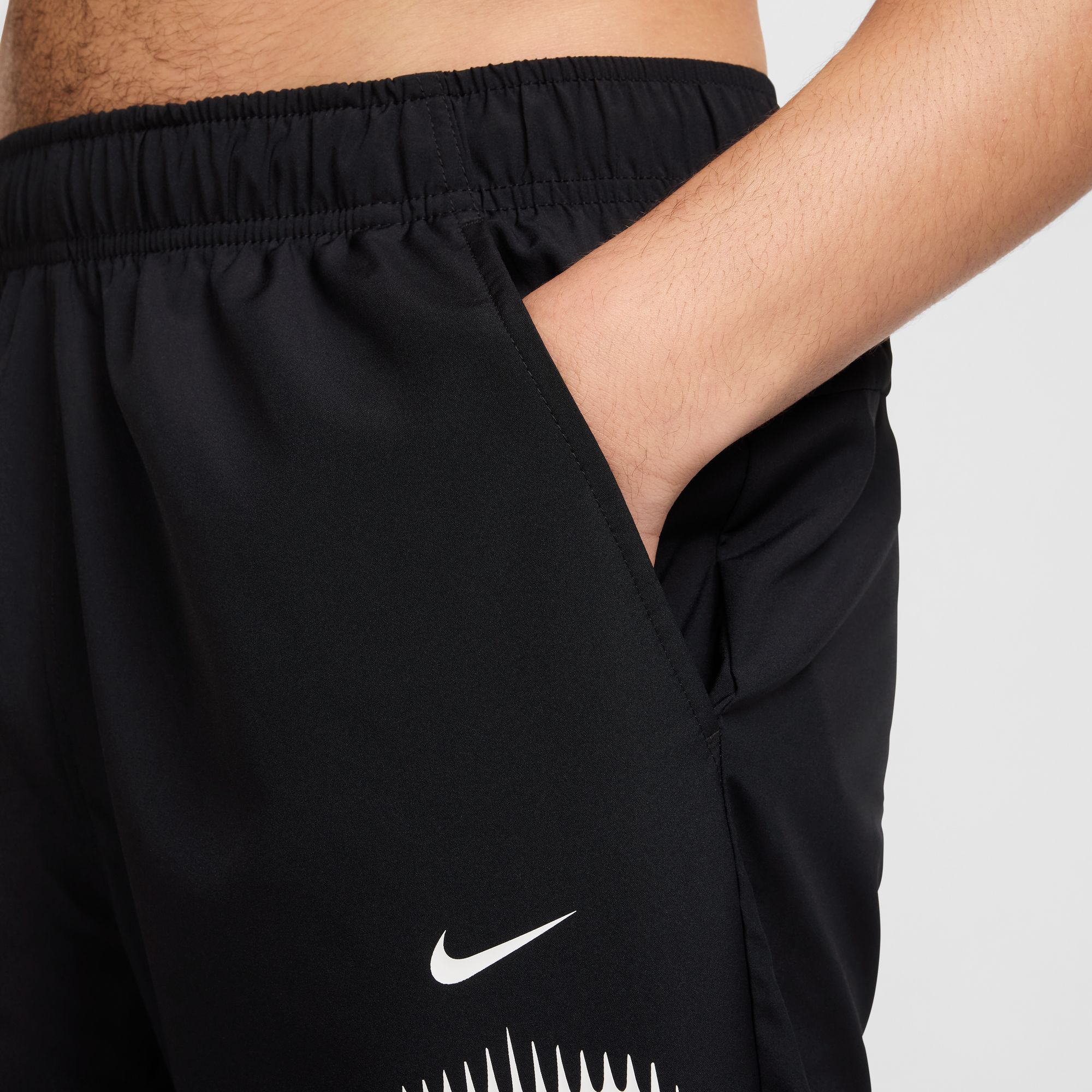 NIKE M NK DF FORM PANT ALT SWOOSH BLACK/WHITE – Bild 5