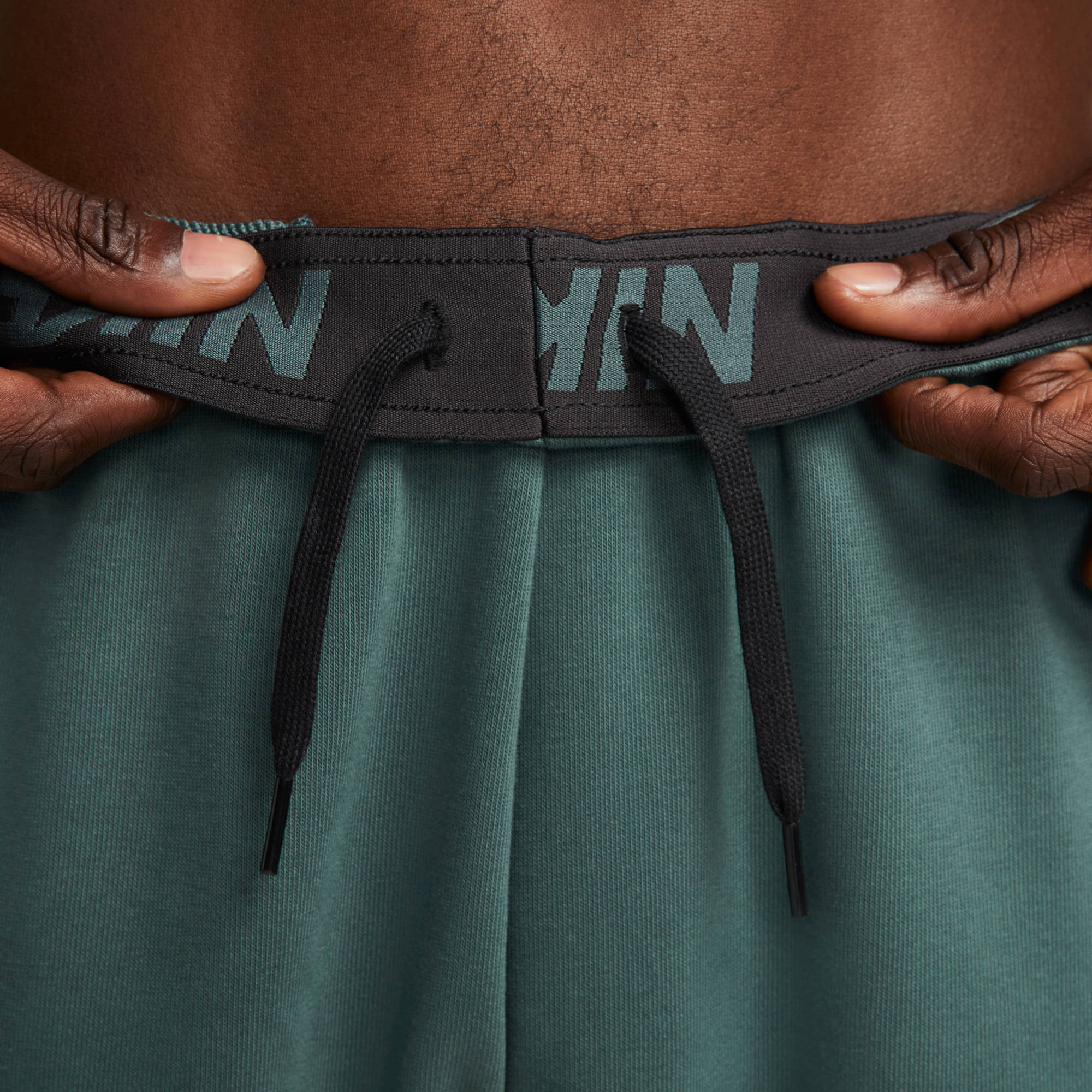 NIKE M NK DF PNT TAPER FA SWSH FADED SPRUCE/MICA GREEN – Bild 5