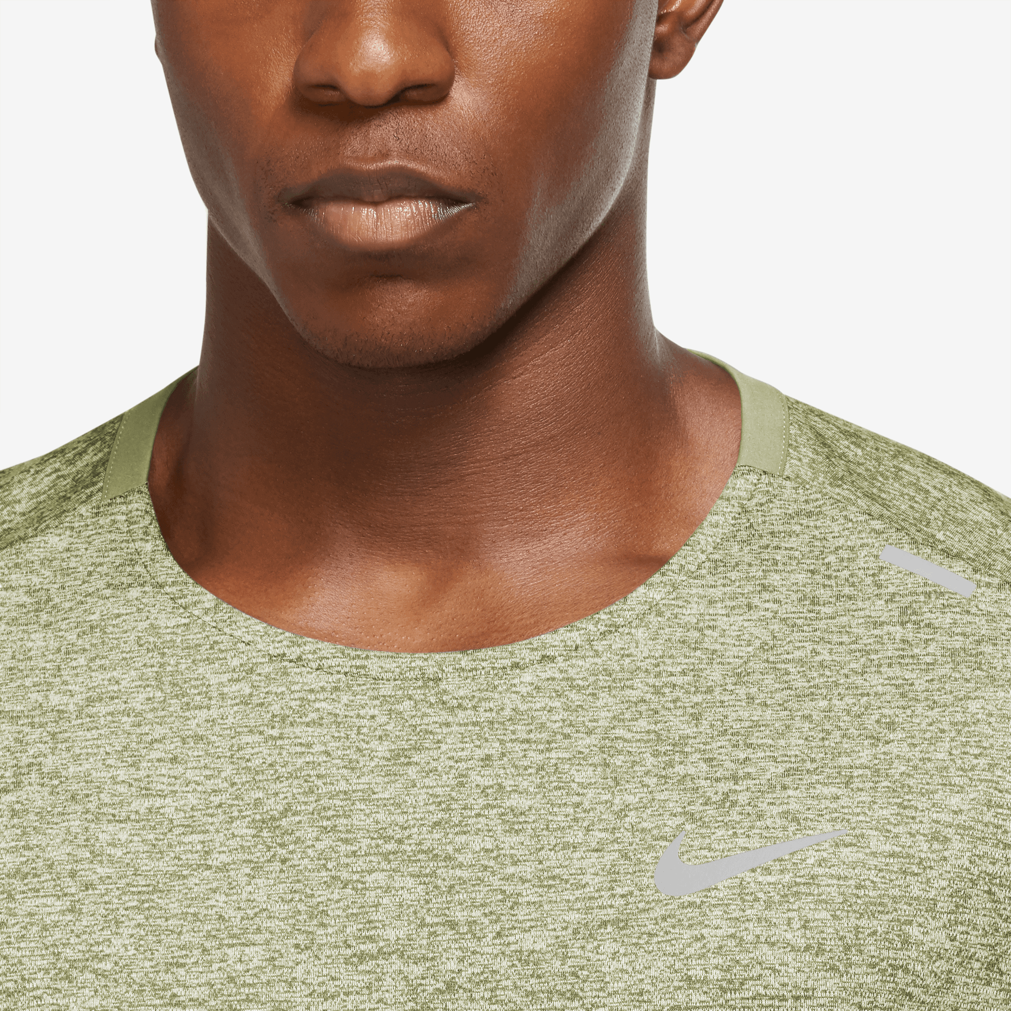 NIKE M NK DF RISE 365 SS OLIVE AURA/HTR/REFLECTIVE SILV – Bild 3