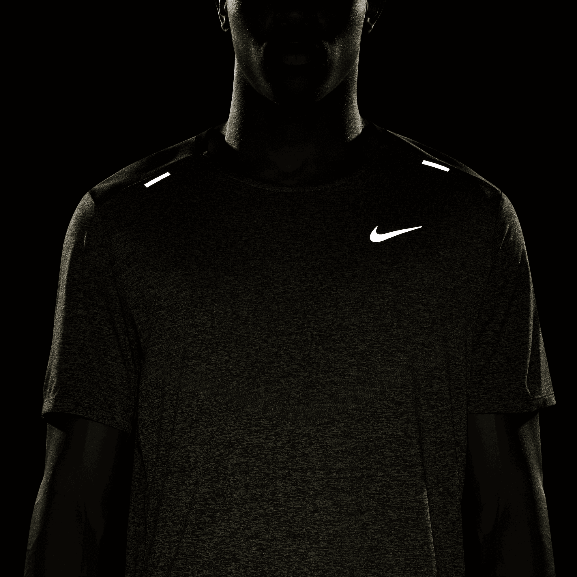 NIKE M NK DF RISE 365 SS OLIVE AURA/HTR/REFLECTIVE SILV – Bild 4