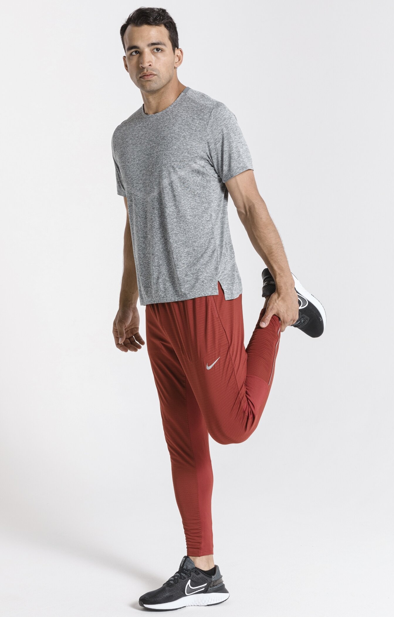 NIKE M NK DF RISE 365 SS SMOKE GREY/HTR/REFLECTIVE – Bild 4