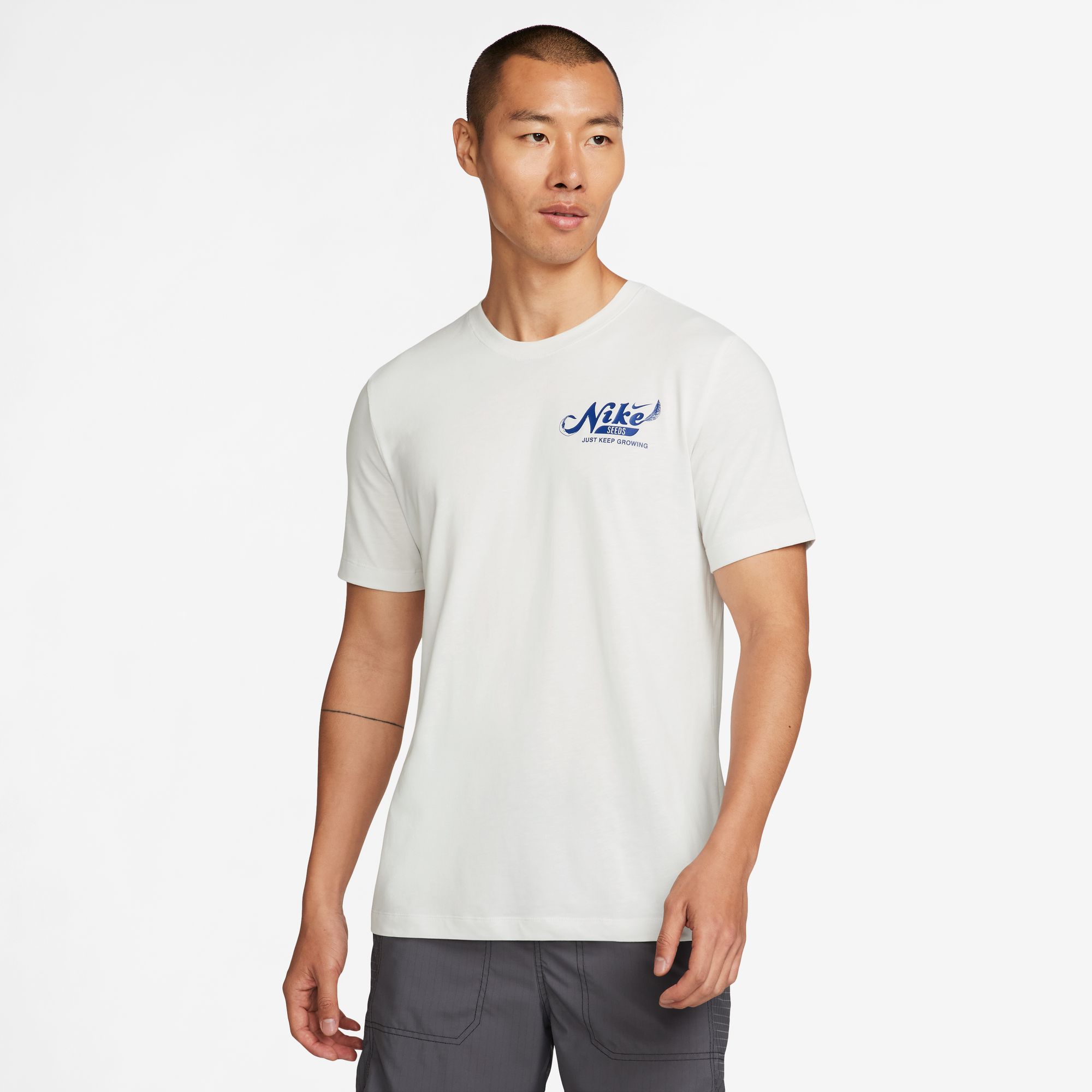 NIKE M NK DF TEE 3MO SLUB GFX PLATINUM TINT