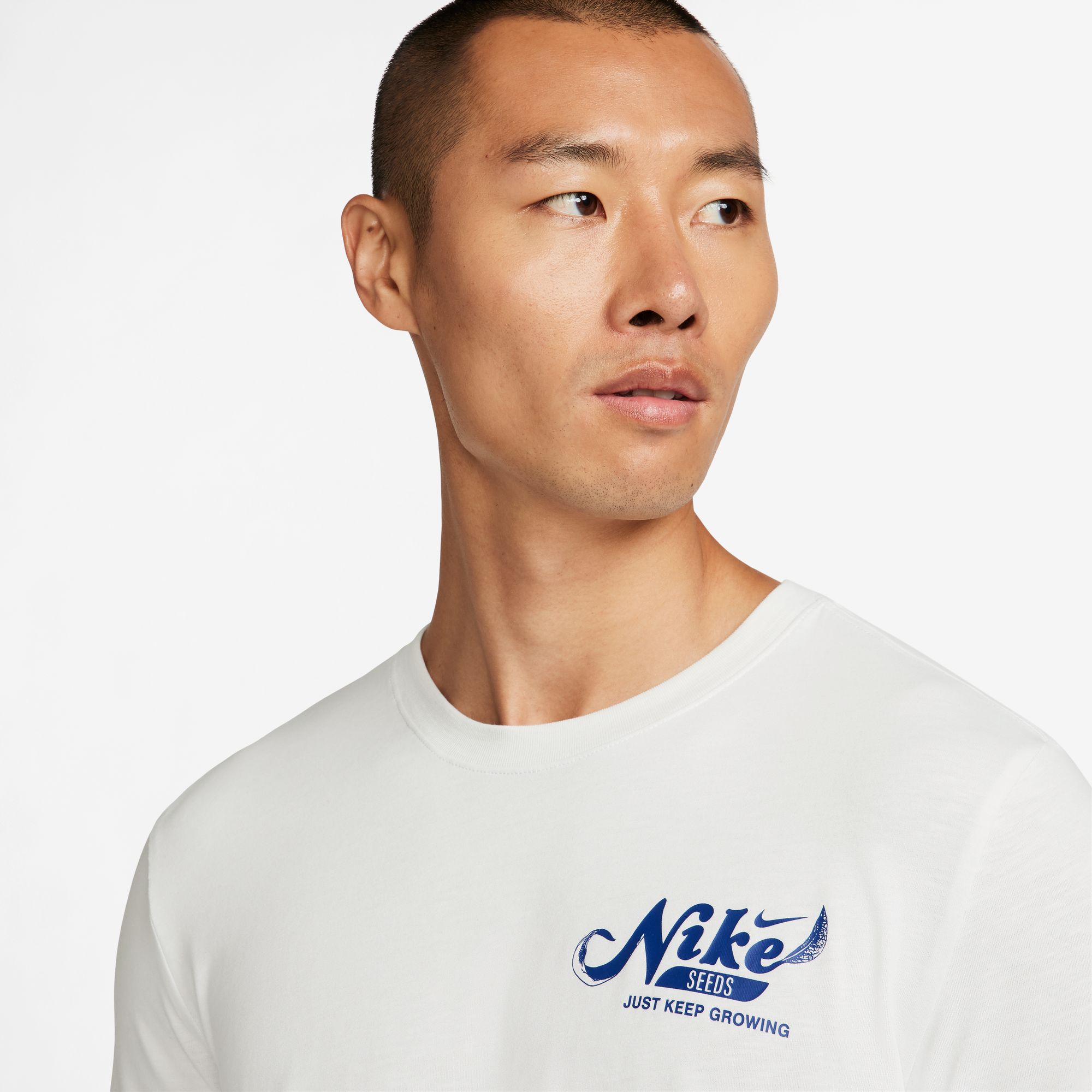 NIKE M NK DF TEE 3MO SLUB GFX PLATINUM TINT – Bild 2