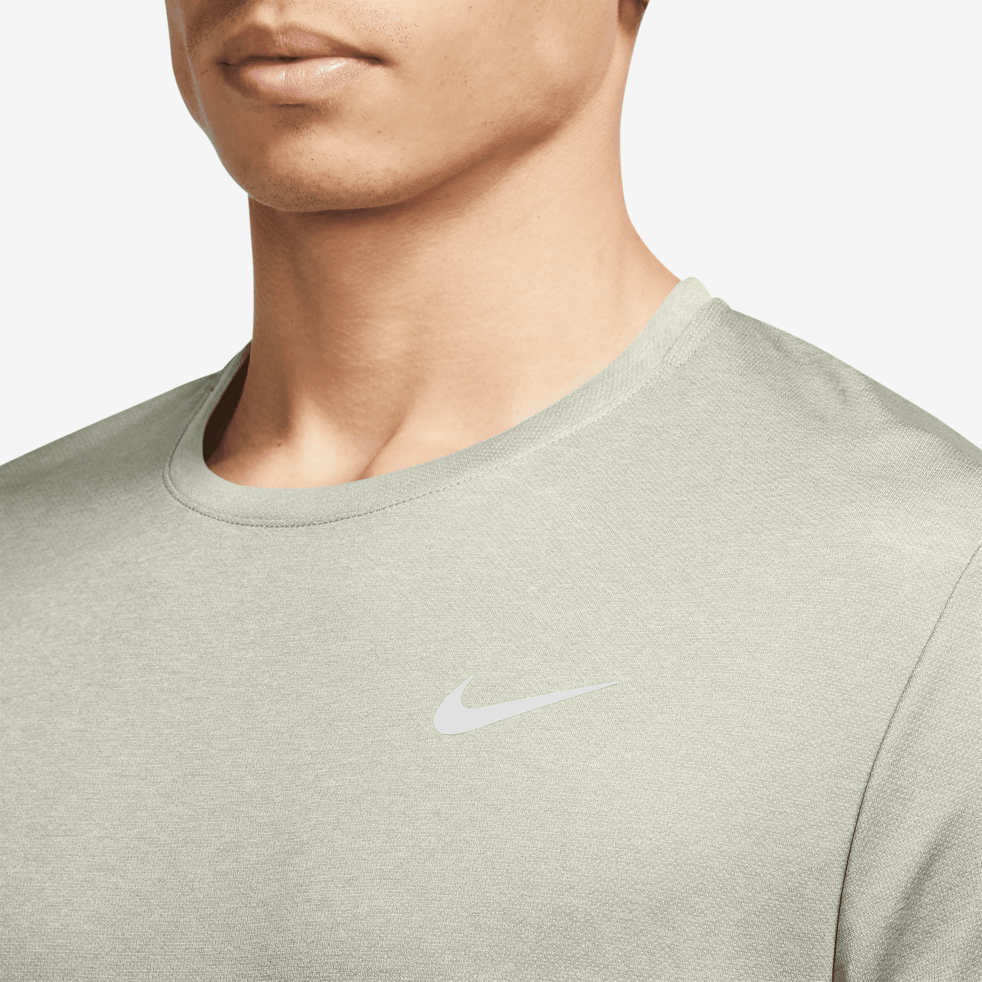 NIKE M NK DF UV MILER SS SEA GLASS/OLIVE AURA/HTR/REFLE – Bild 3