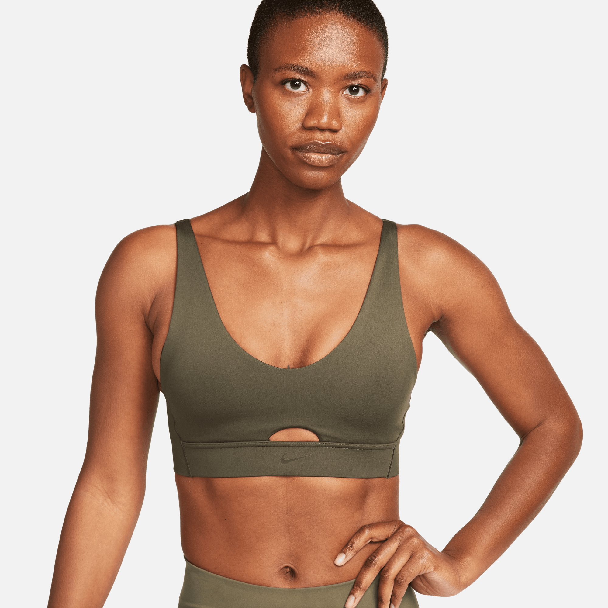 NIKE W NK DF INDY PLUNGE CUTOUT BRA CARGO KHAKI/WHITE