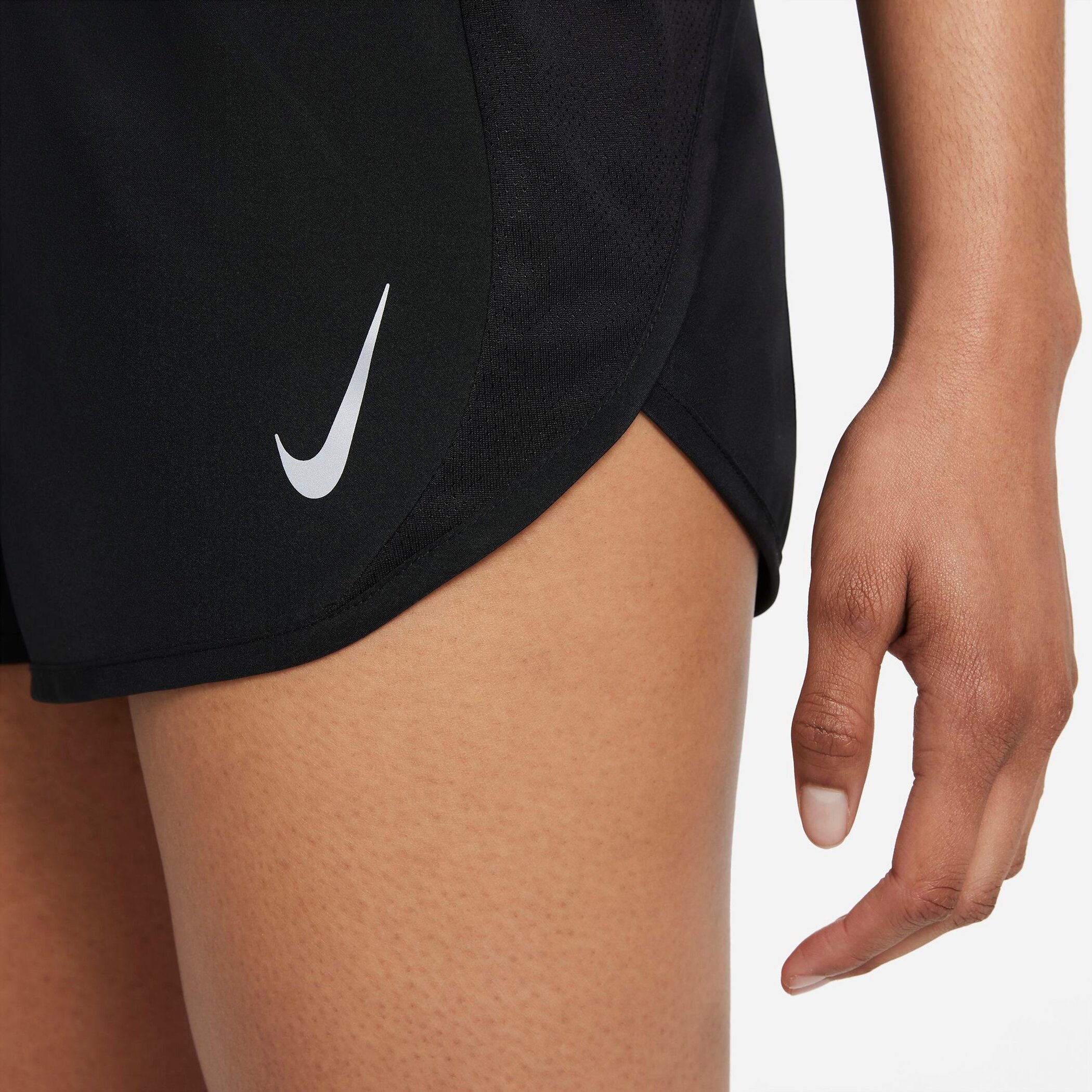 NIKE W NK DF TEMPO RACE SHORT BLACK/REFLECTIVE SILV – Bild 5