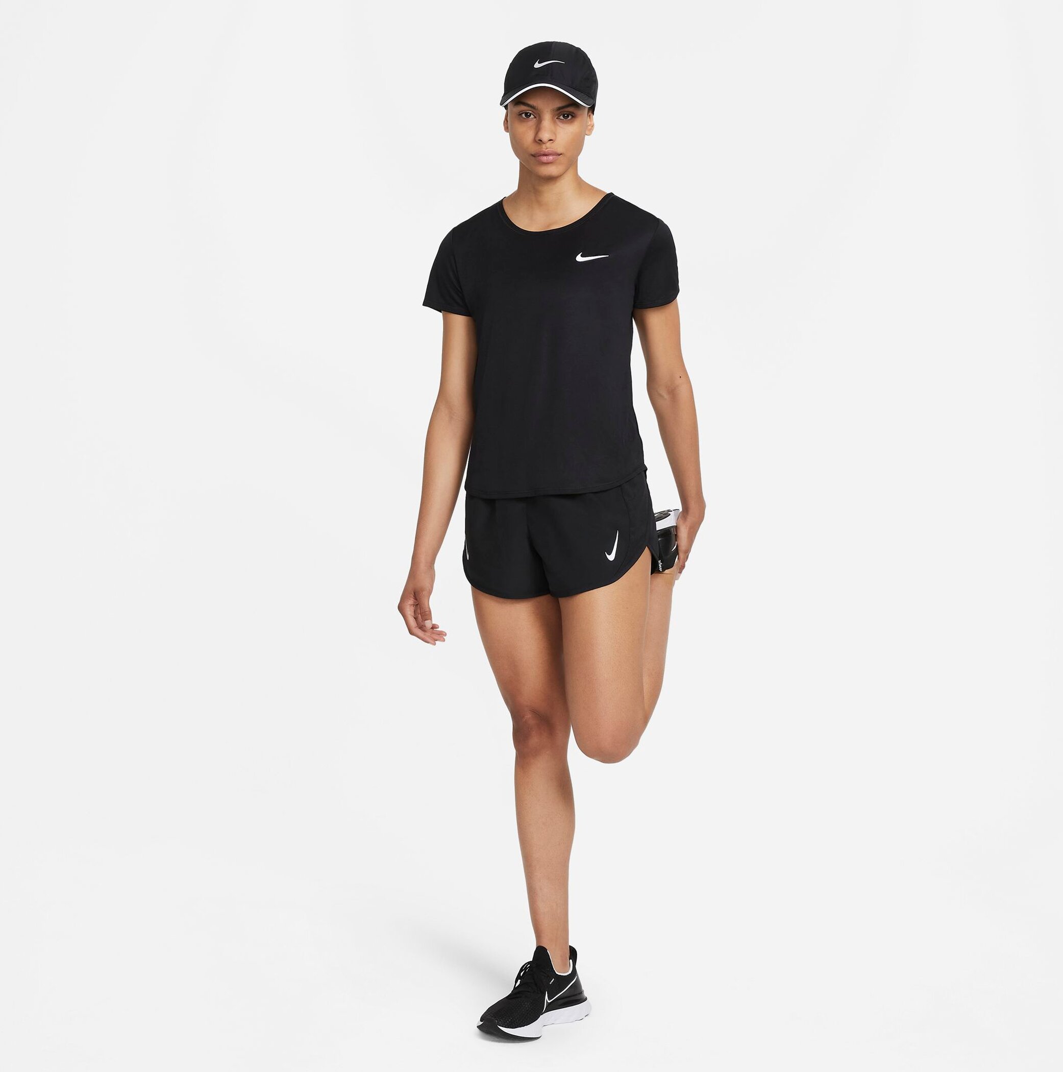NIKE W NK DF TEMPO RACE SHORT BLACK/REFLECTIVE SILV – Bild 8