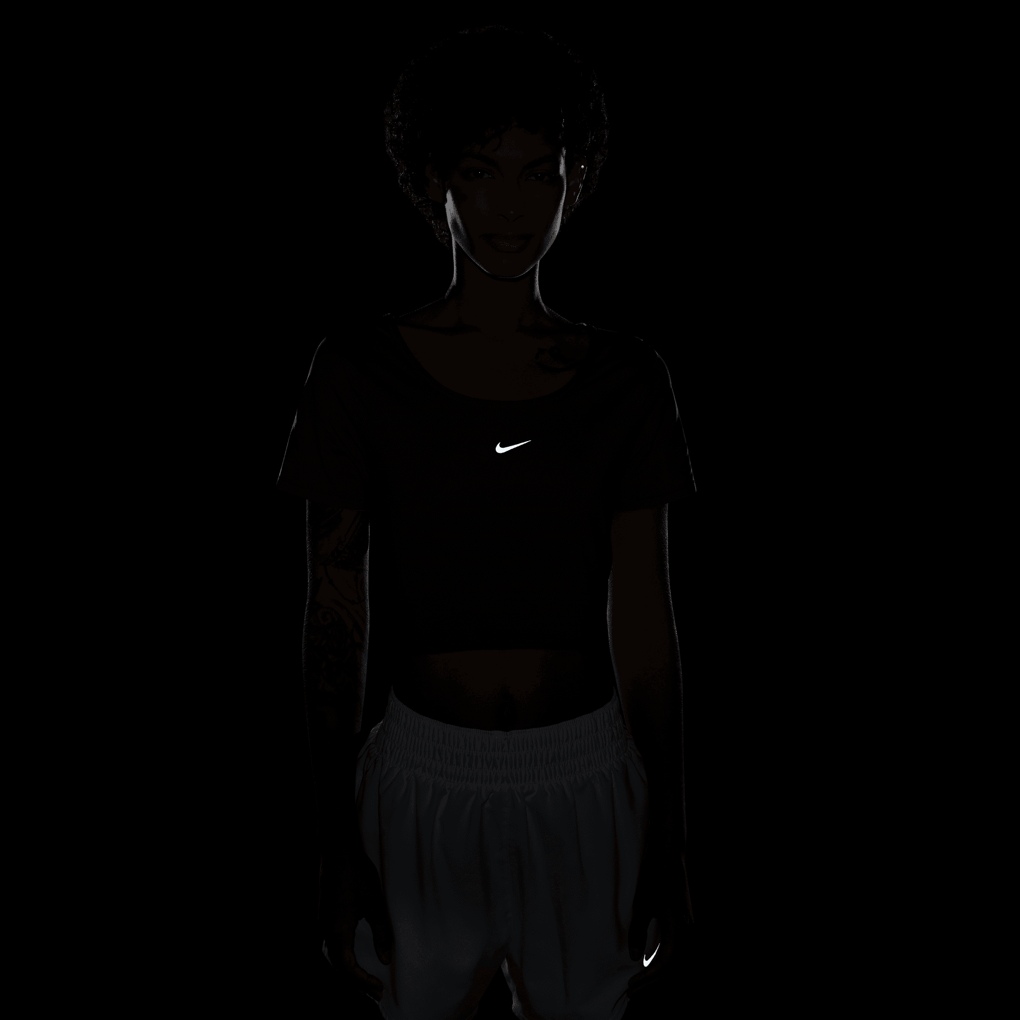 NIKE W NK ONE CLASSIC DF TWST SS TP BLACK/BLACK – Bild 4