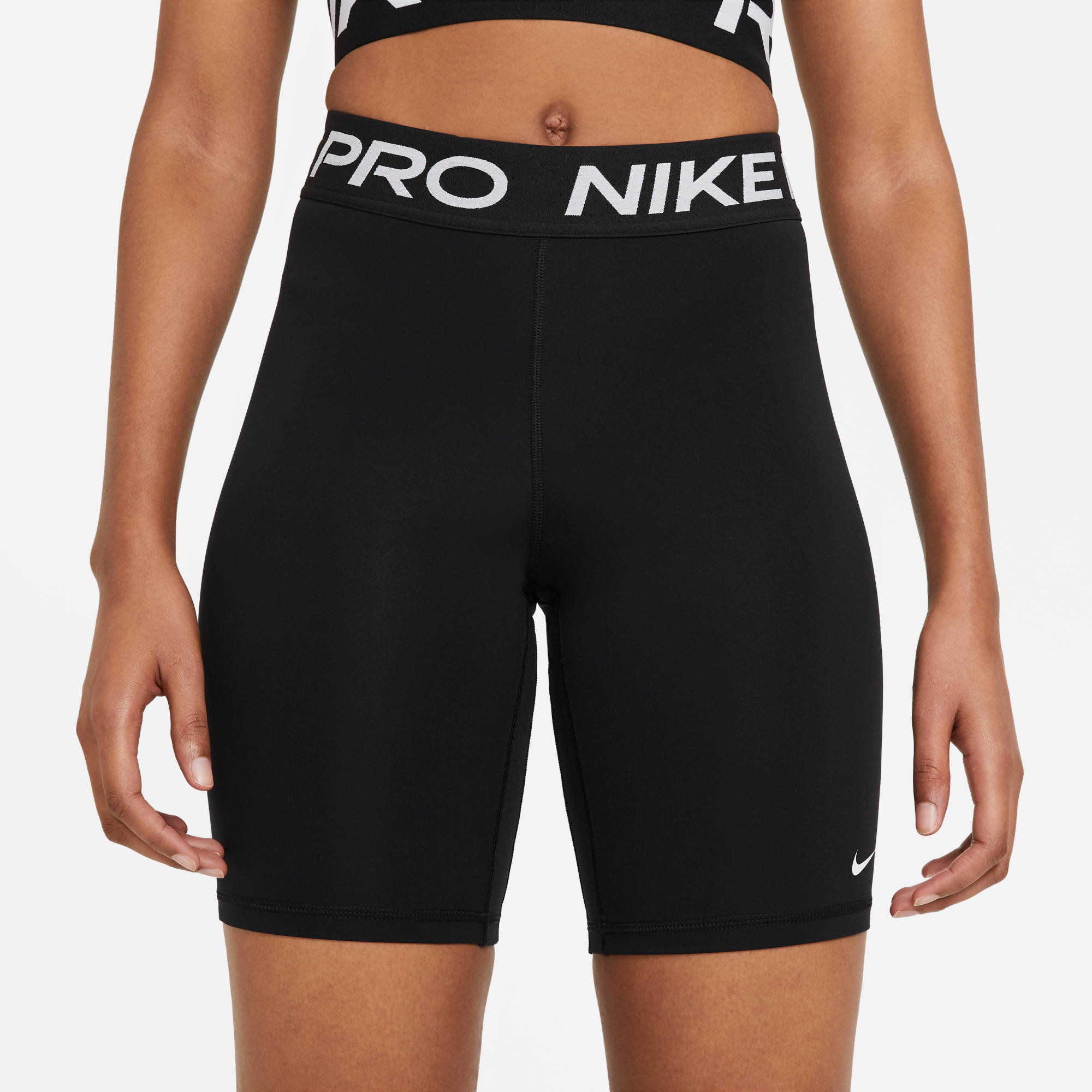NIKE W NP 365 SHORT 8IN BLACK/WHITE – Bild 2