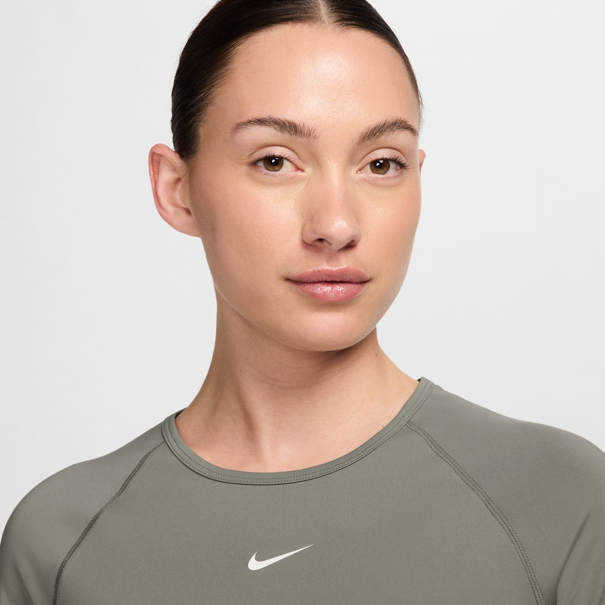NIKE W NP DF SS CROP TOP TT GX LIGHT ARMY/CARGO KHAKI/WHITE – Bild 3