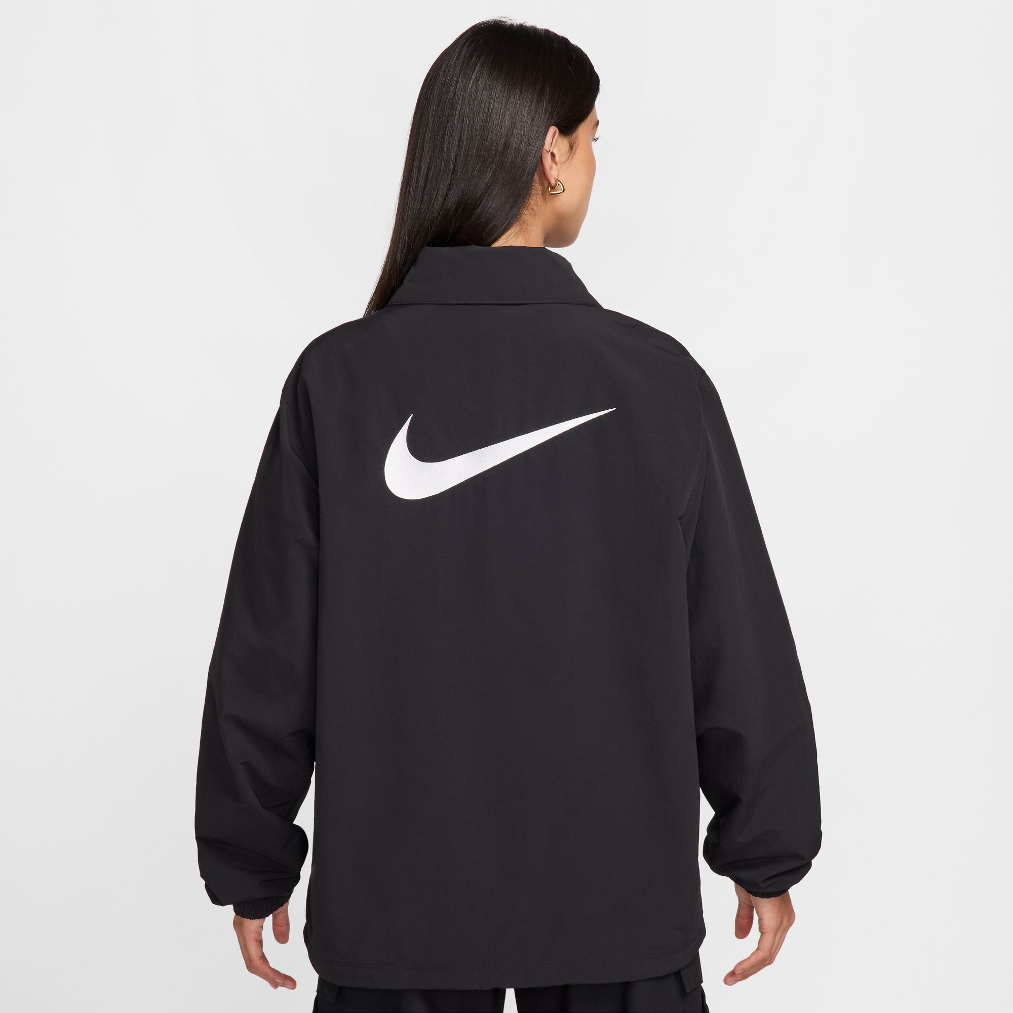 NIKE W NSW ESSTL WVN UV HBR CCH JKT BLACK/WHITE – Bild 2