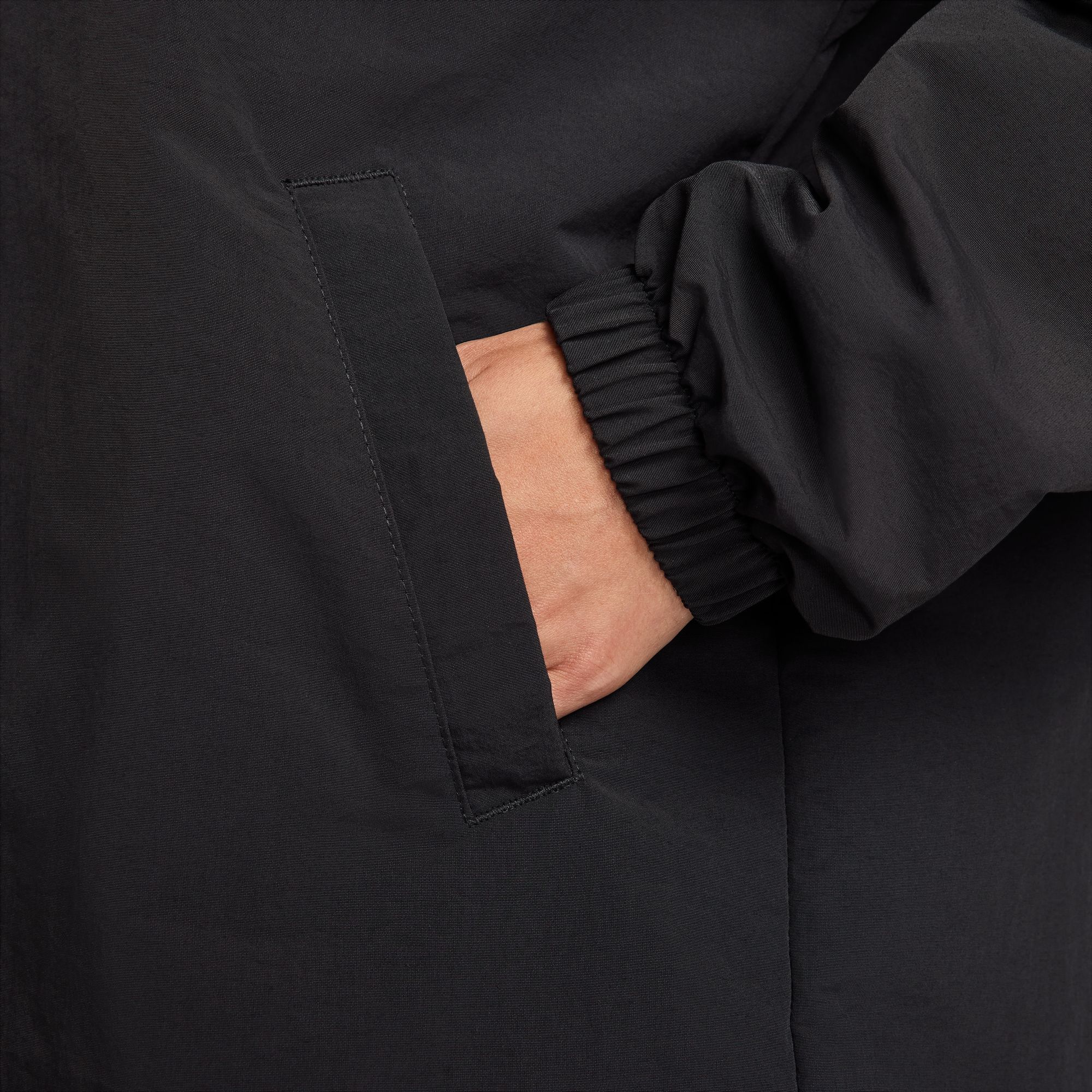 NIKE W NSW ESSTL WVN UV HBR CCH JKT BLACK/WHITE – Bild 6