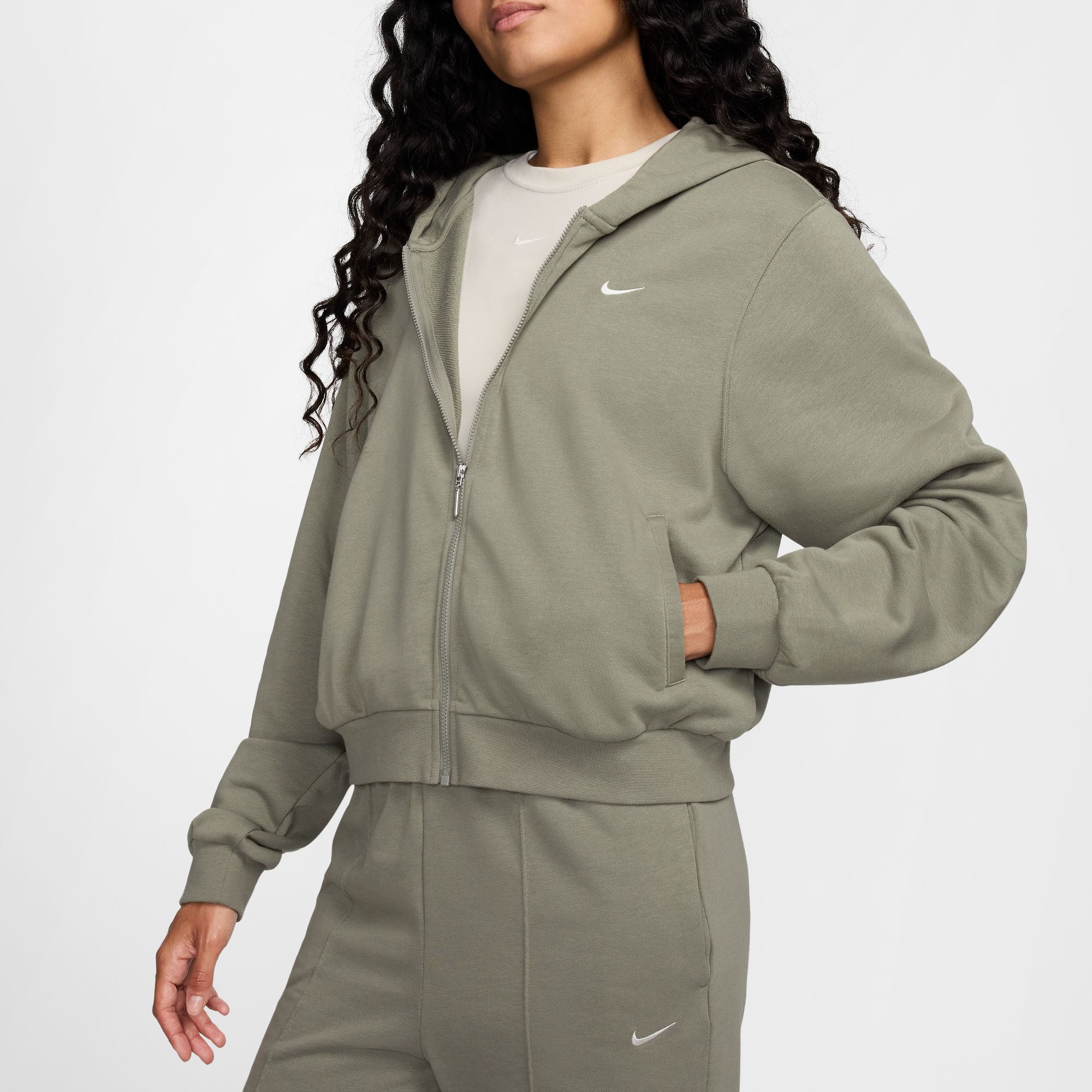 NIKE W NSW NK CHLL FT FZ HDY LIGHT ARMY/SAIL – Bild 4
