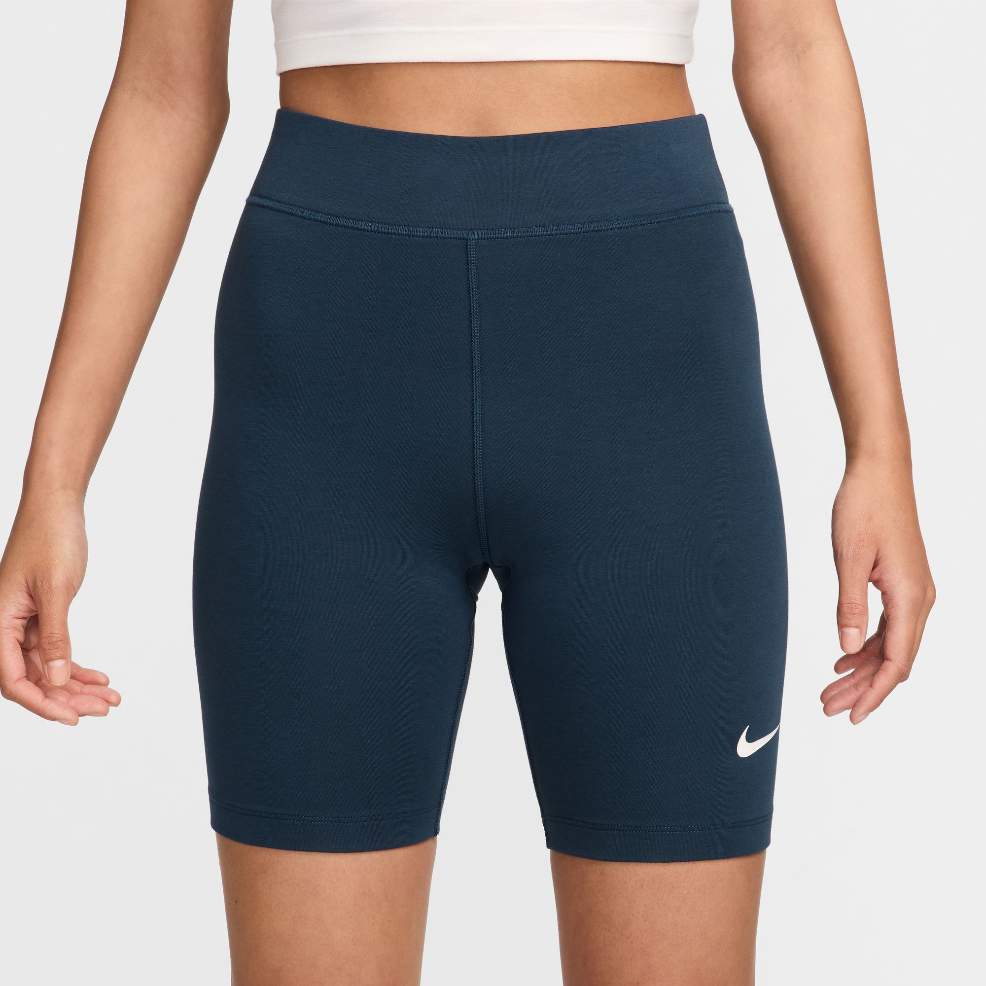 NIKE W NSW NK CLSC HR 8IN SHORT ARMORY NAVY/SAIL – Bild 3