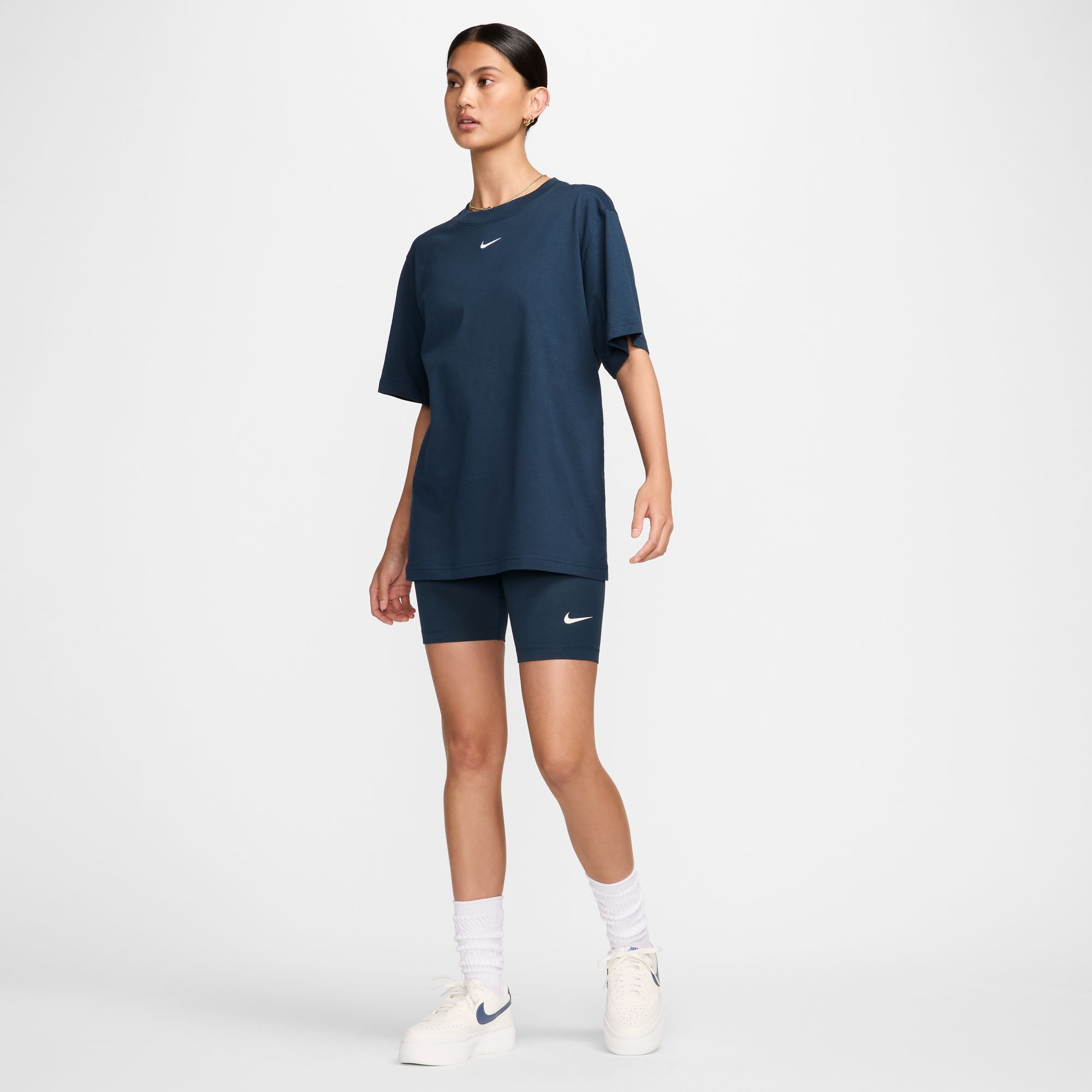 NIKE W NSW NK CLSC HR 8IN SHORT ARMORY NAVY/SAIL – Bild 4