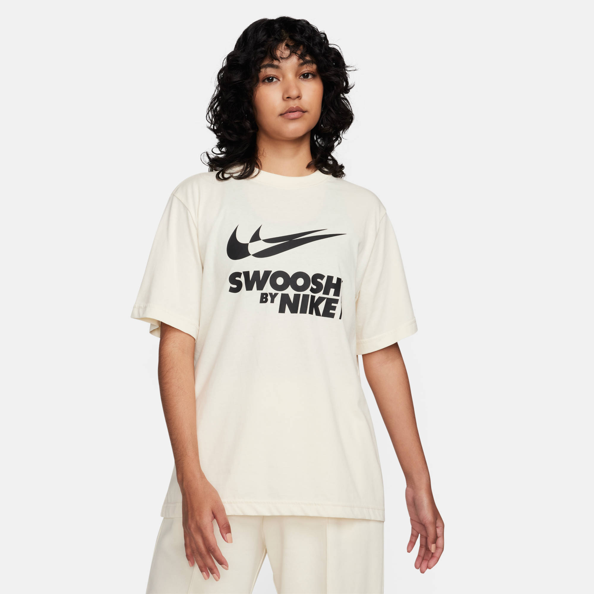 NIKE W NSW TEE BF GLS COCONUT MILK/BLACK