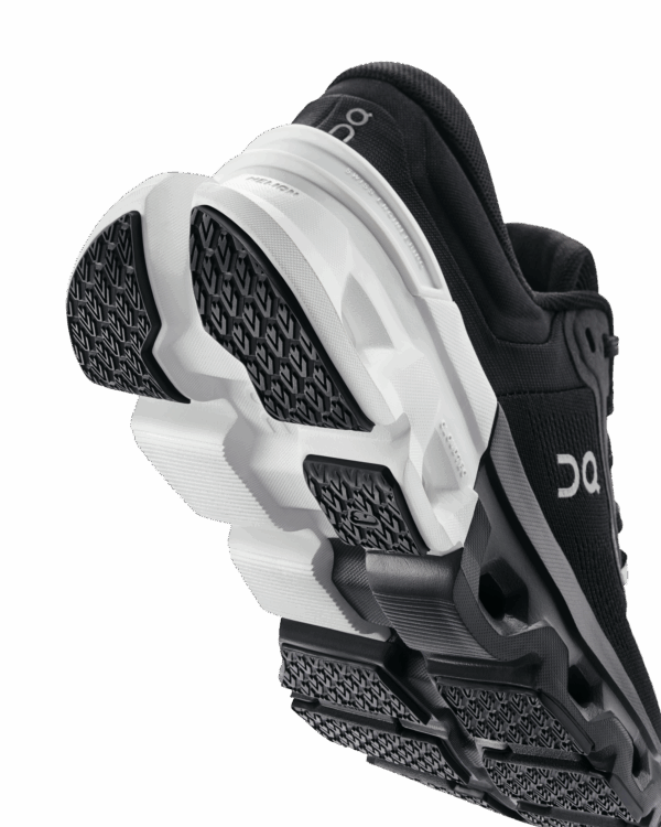 ON Cloudflyer 5 BLACK / WHITE – Bild 8