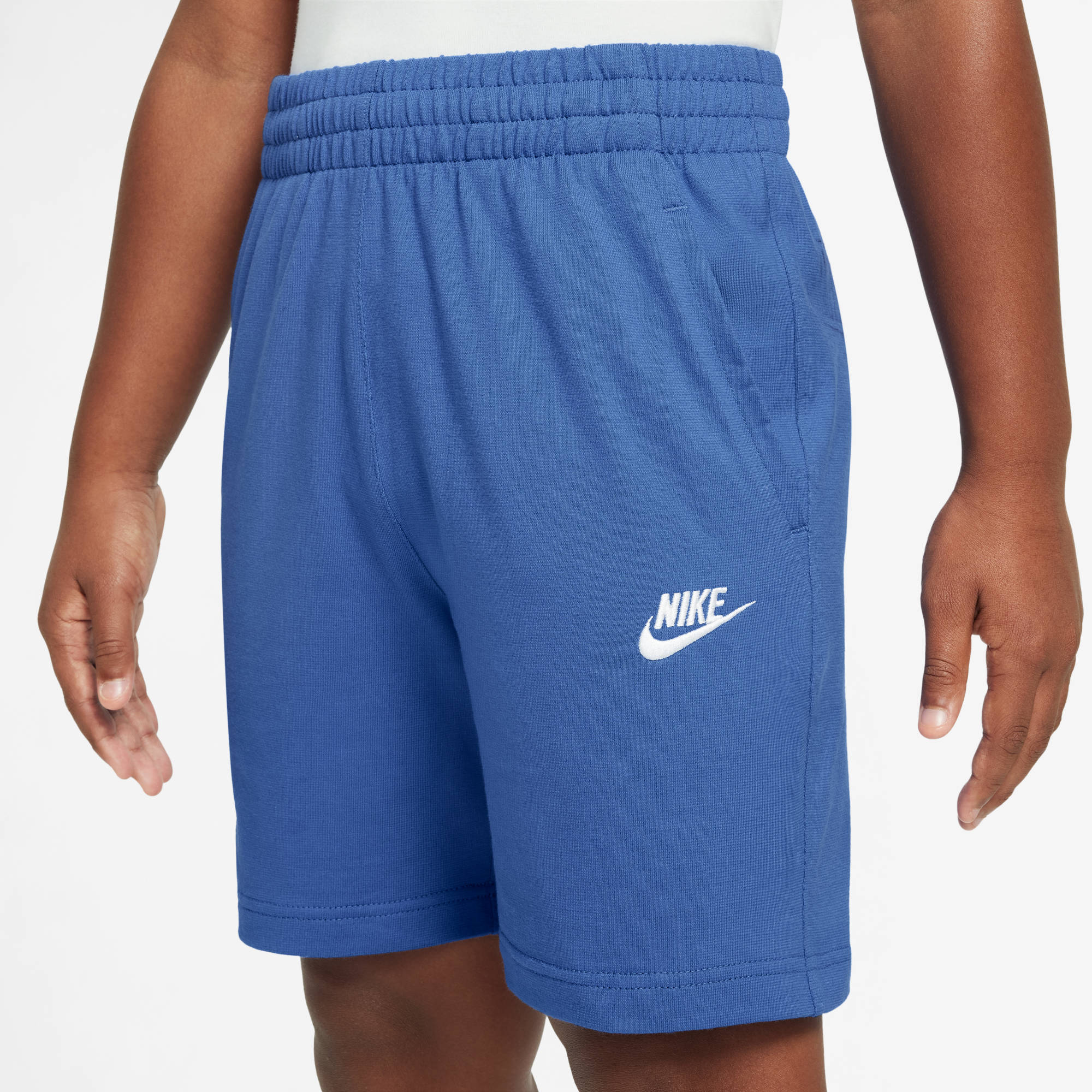 NIKE K NSW CLUB KNIT SHORT 6IN LBR COMET BLUE/COMET BLUE/WHITE – Bild 2