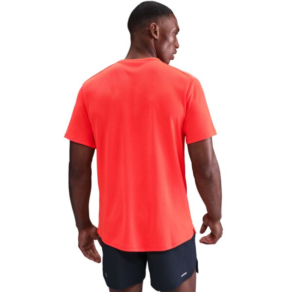 NIKE M NK DF UV MILER SS BRIGHT CRIMSON/REFLECTIVE SILV – Bild 4