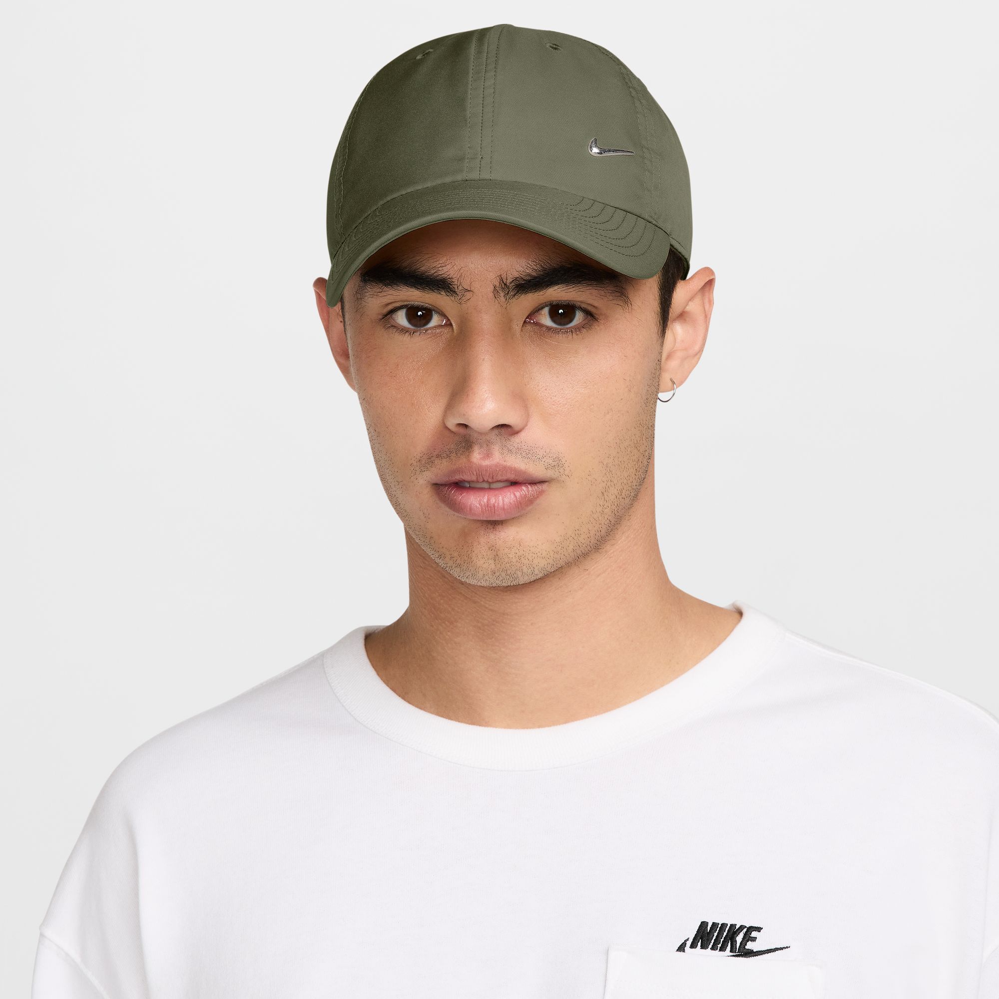 NIKE U NK DF CLUB CAP U CB MTSWSH L MEDIUM OLIVE/METALLIC SILVER