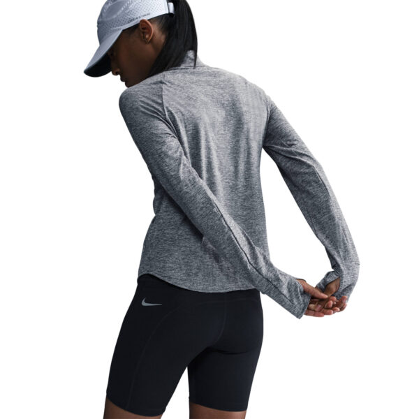 NIKE W NK SWIFT DF UV HZ TOP SMOKE GREY/HTR/REFLECTIVE SILV – Bild 4