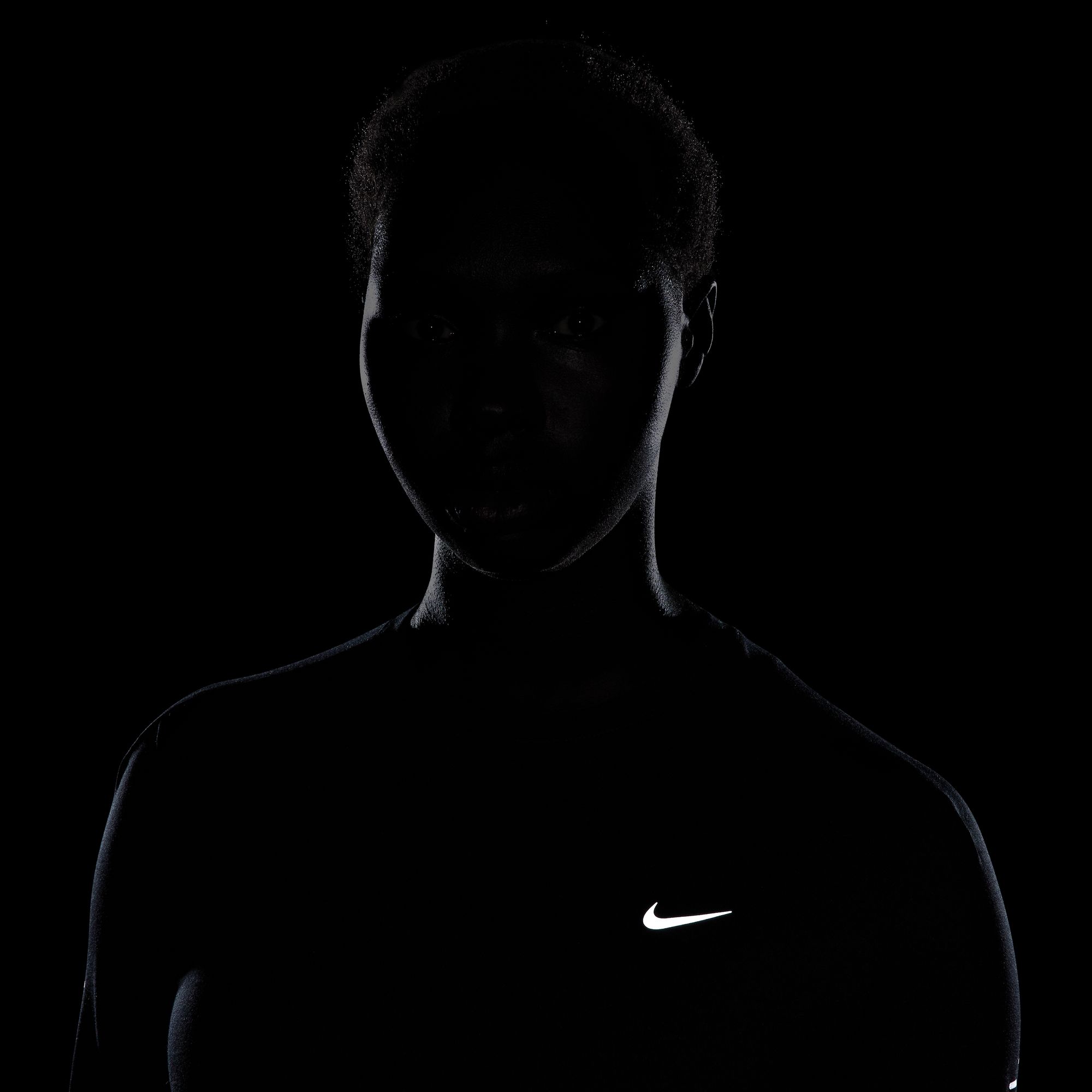 NIKE W NK SWIFT DF UV LS CRW BLACK/REFLECTIVE SILV – Bild 6