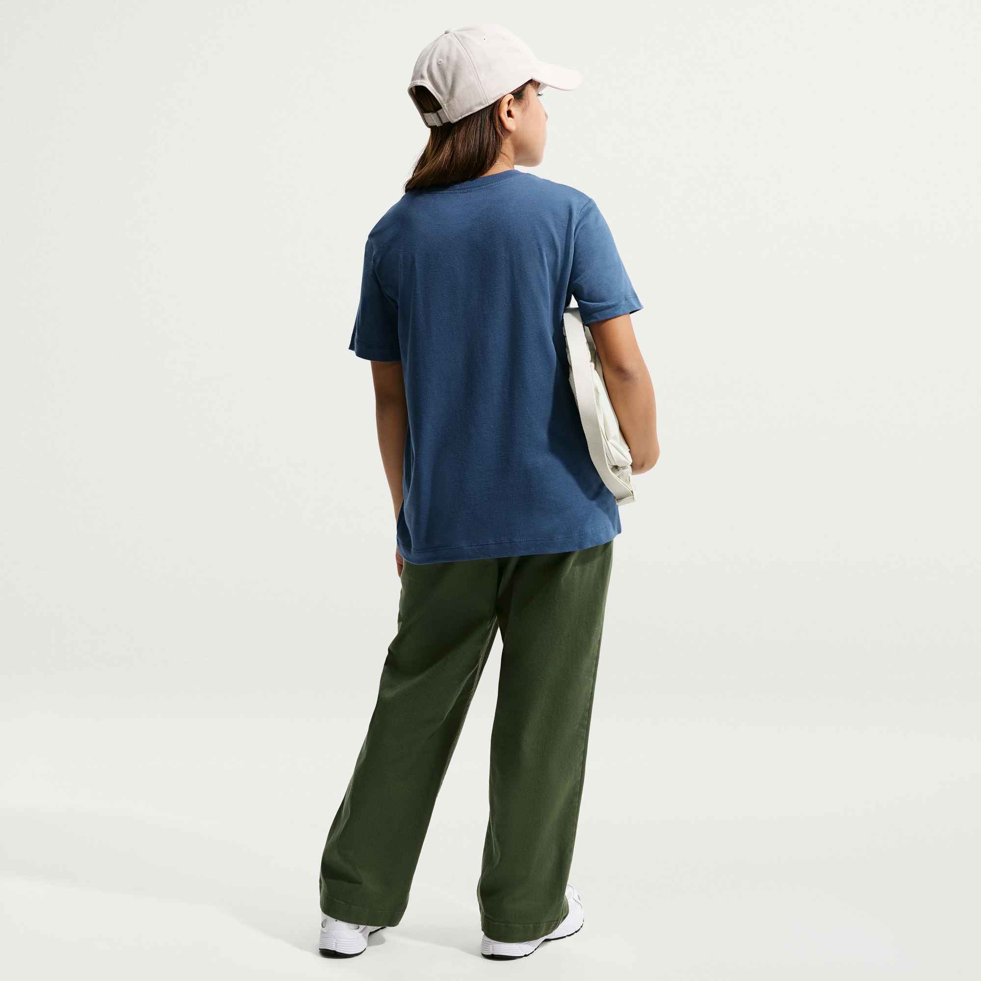 NIKE K NSW TEE FUTURA HBR MYSTIC NAVY – Bild 2