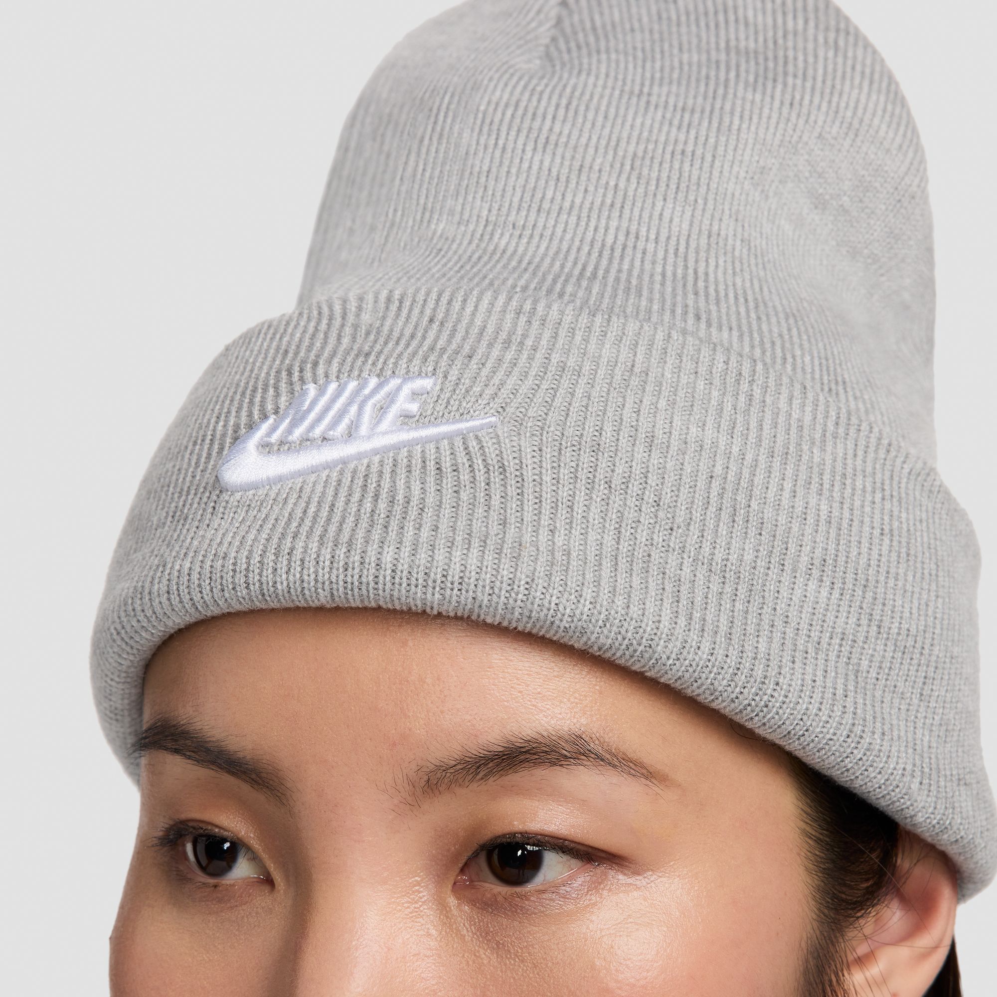 NIKE U NK PEAK BEANIE TC FUT F24 L DK GREY HEATHER/WHITE – Bild 4