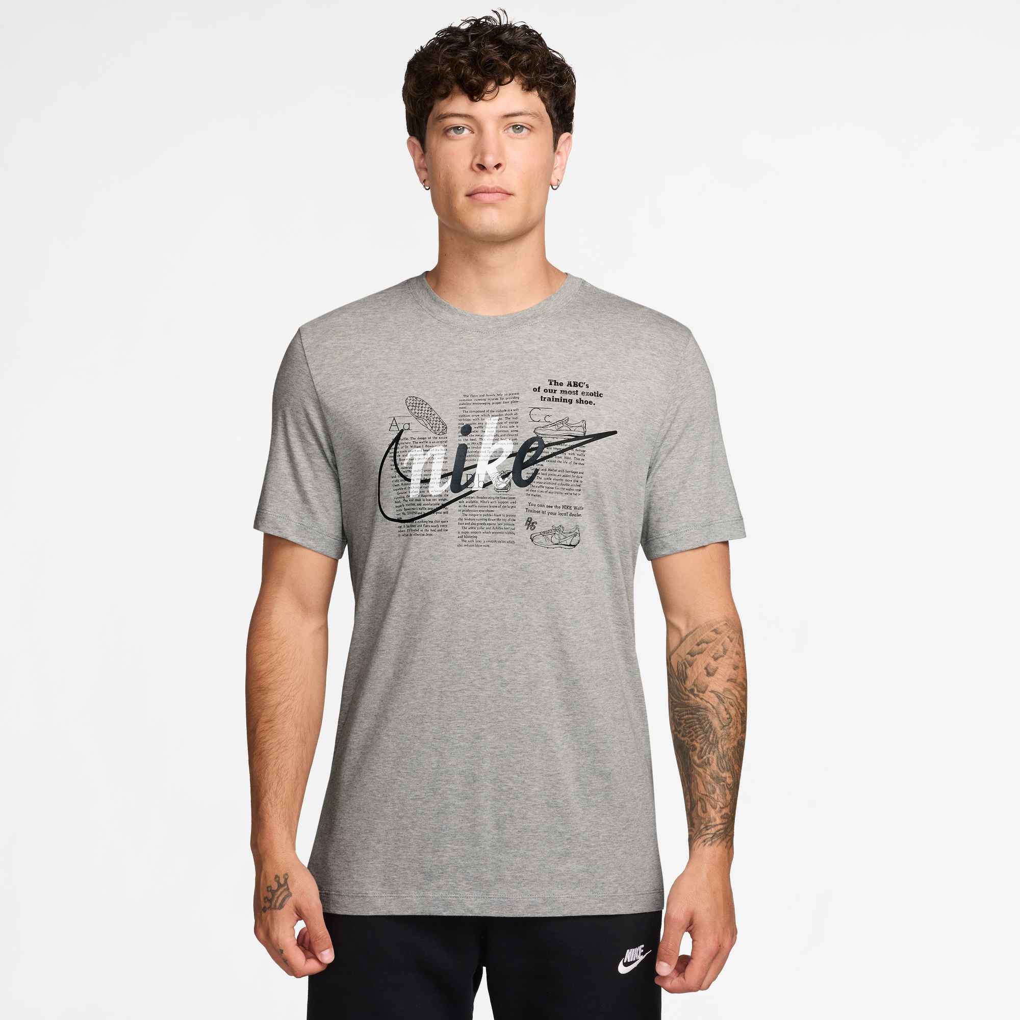 NIKE U NSW TEE STD CELEBRATE BRND DK GREY HEATHER