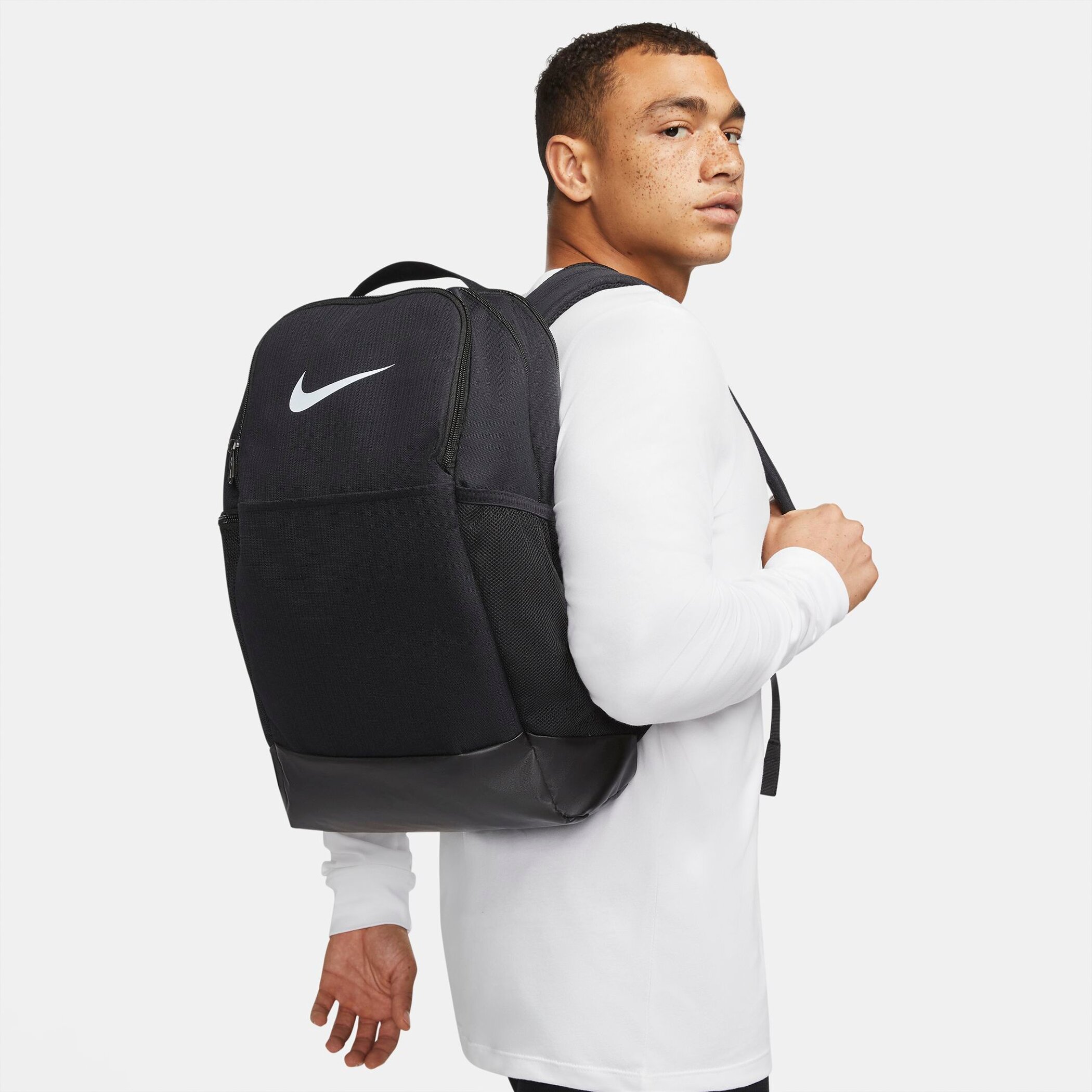 NIKE NK BRSLA M BKPK - 9.5 (24L) BLACK/BLACK/WHITE – Bild 4