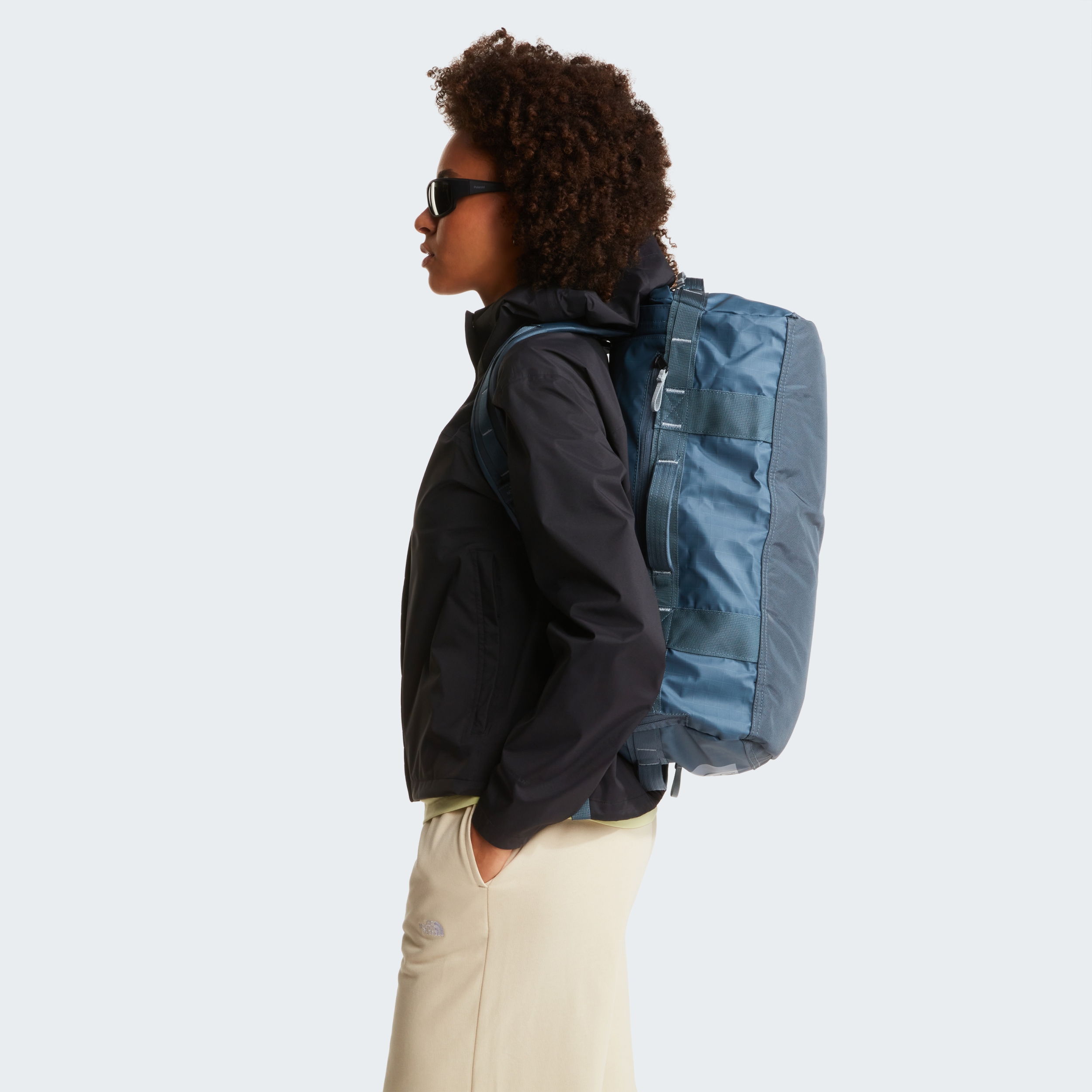 THE NORTH FACE BASE CAMP VOYAGER DUFFEL 32L GRANITE GREY/FROST GREY – Bild 5