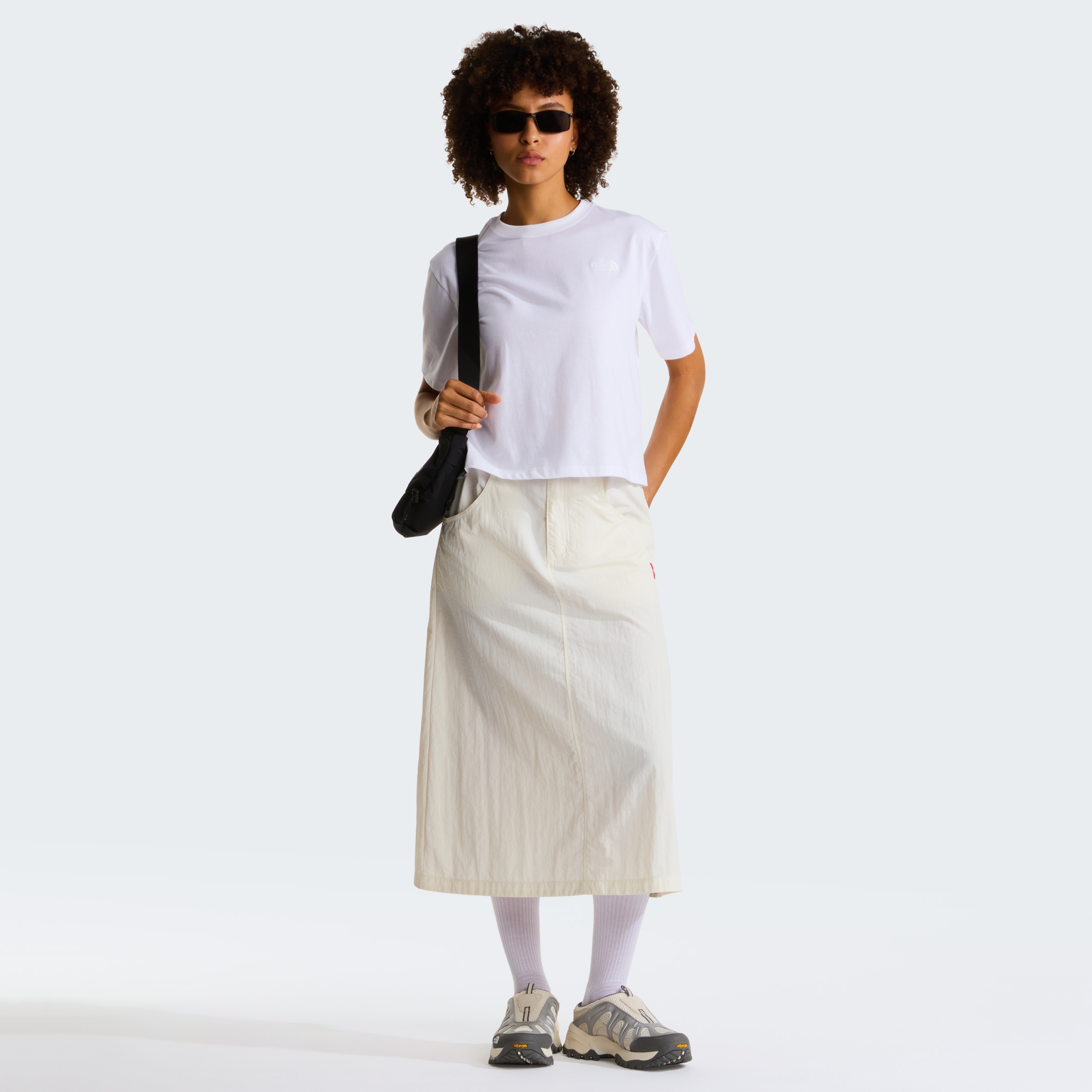 THE NORTH FACE W EVOLUTION SIMPLE DOME CROP RLX SS TEE TNF WHITE – Bild 4