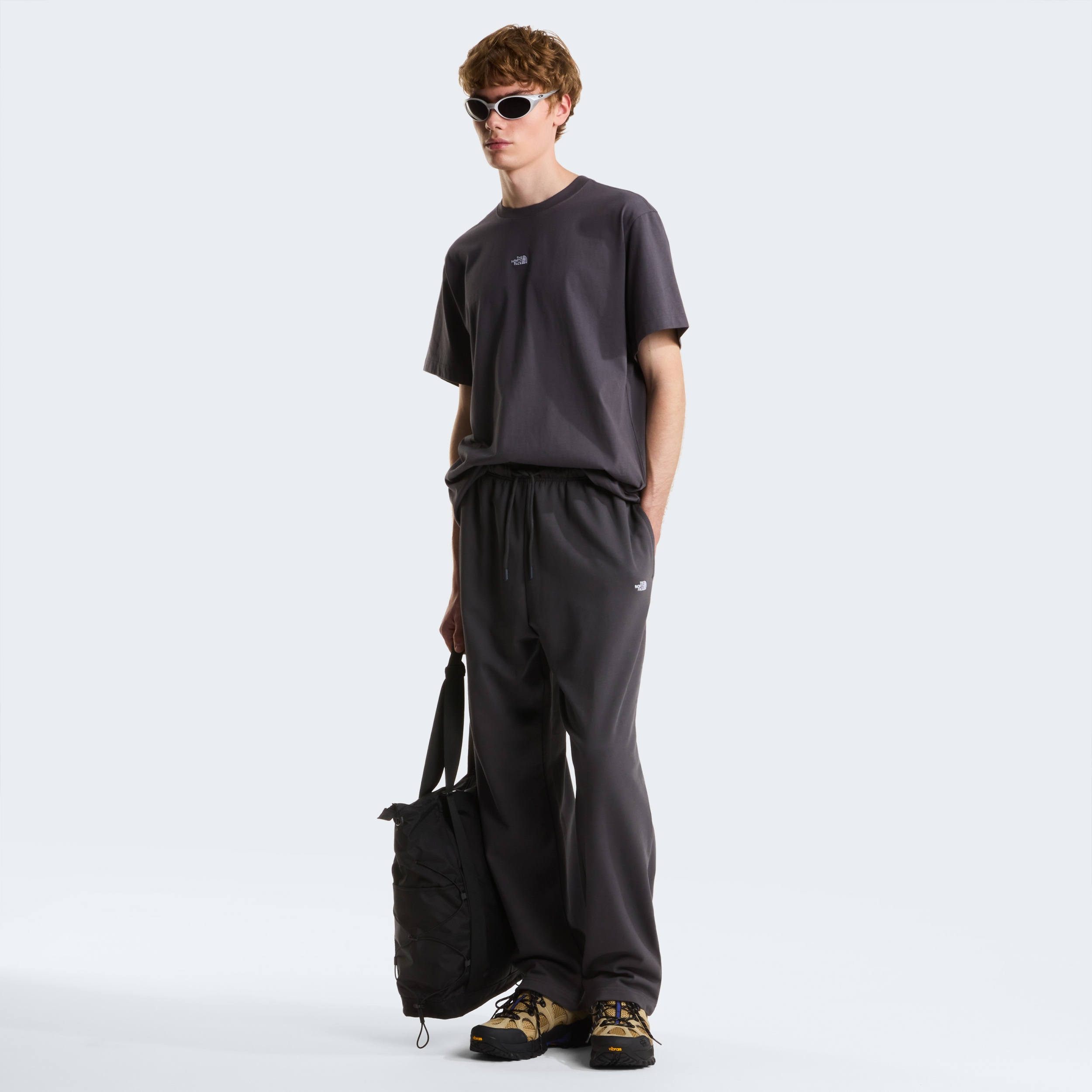 THE NORTH FACE M ESSENTIAL CENTER LOGO RELAXED SHORT SL ANTHRACITE GREY – Bild 4