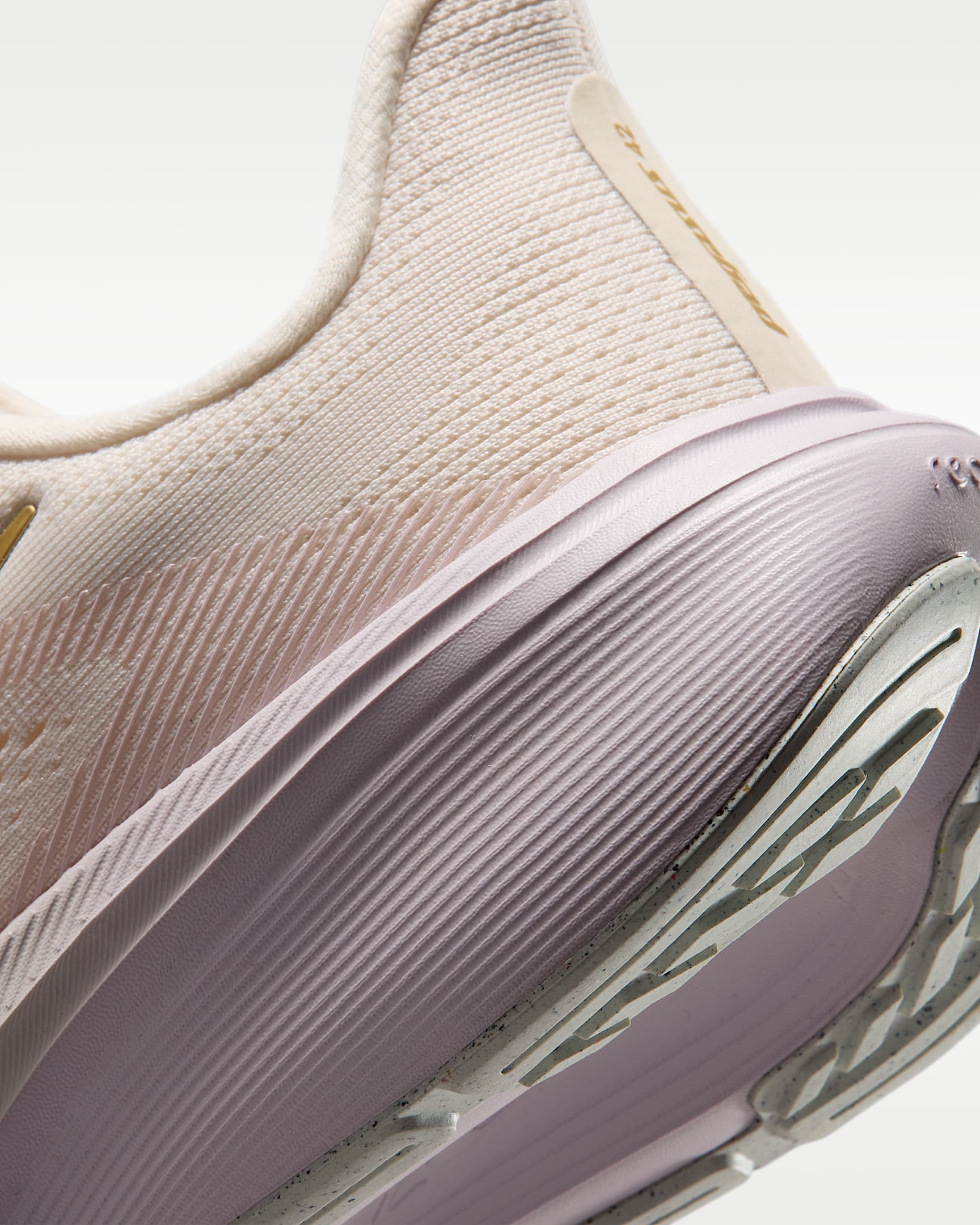 NIKE W AIR ZOOM PEGASUS 42 CHALK/METALLIC GOLD-SPRUCE AUR – Bild 8