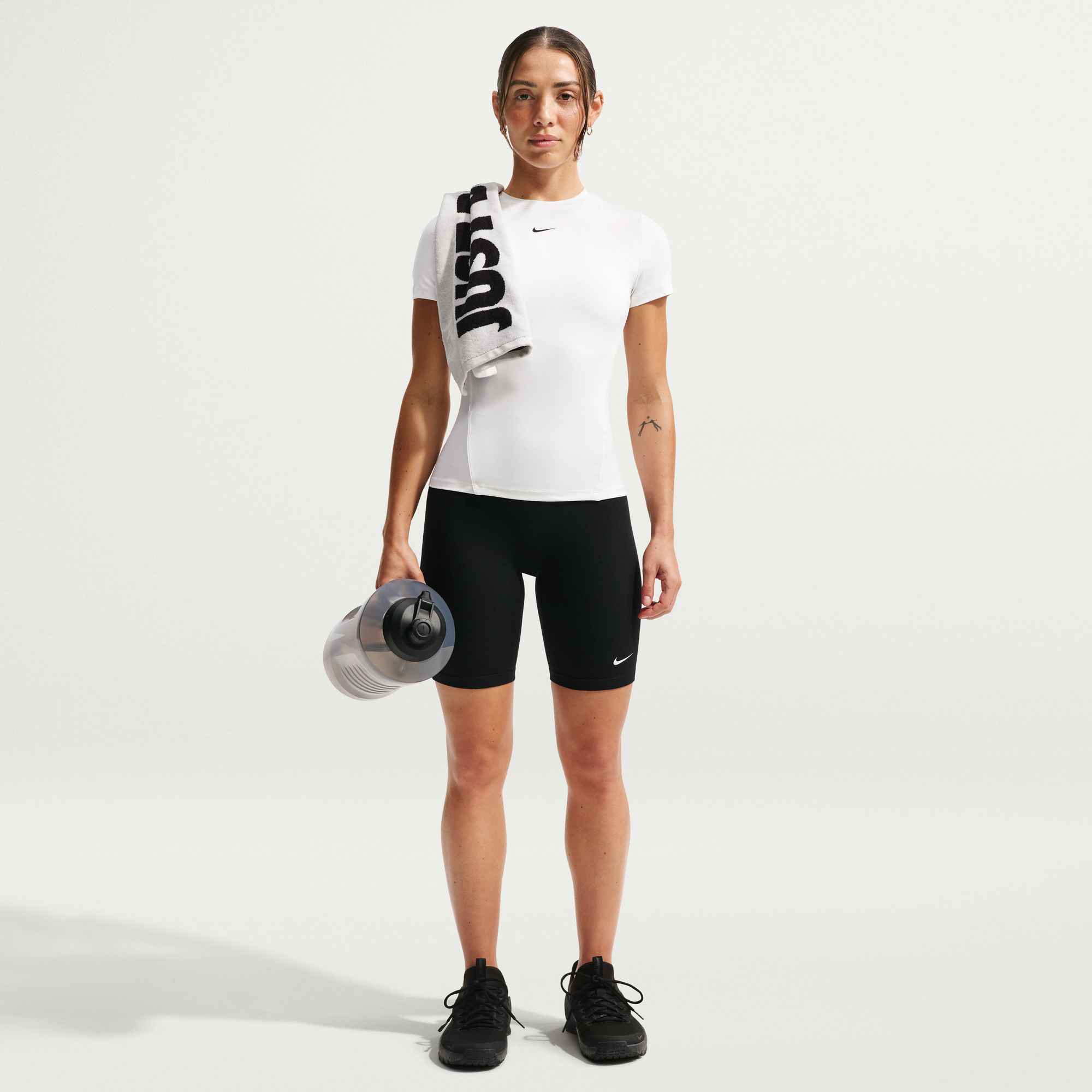 NIKE W NK ONE FITTED SS TOP WHITE/BLACK