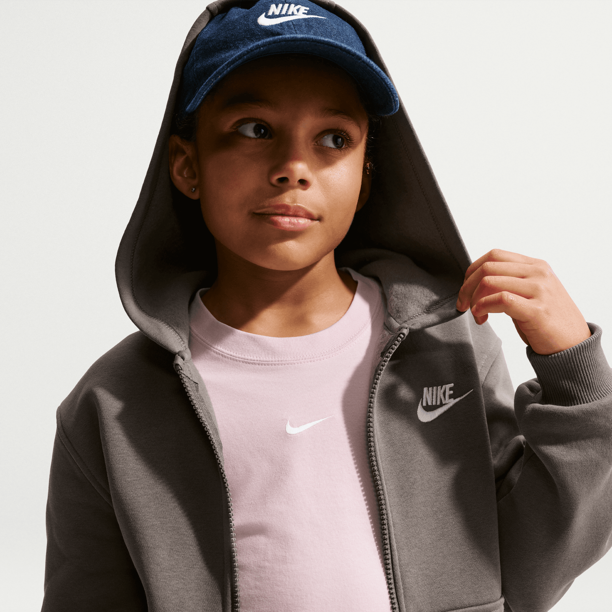 NIKE K NSW CLUB FLC HD FZ LS LBR CAVE STONE/WHITE – Bild 5