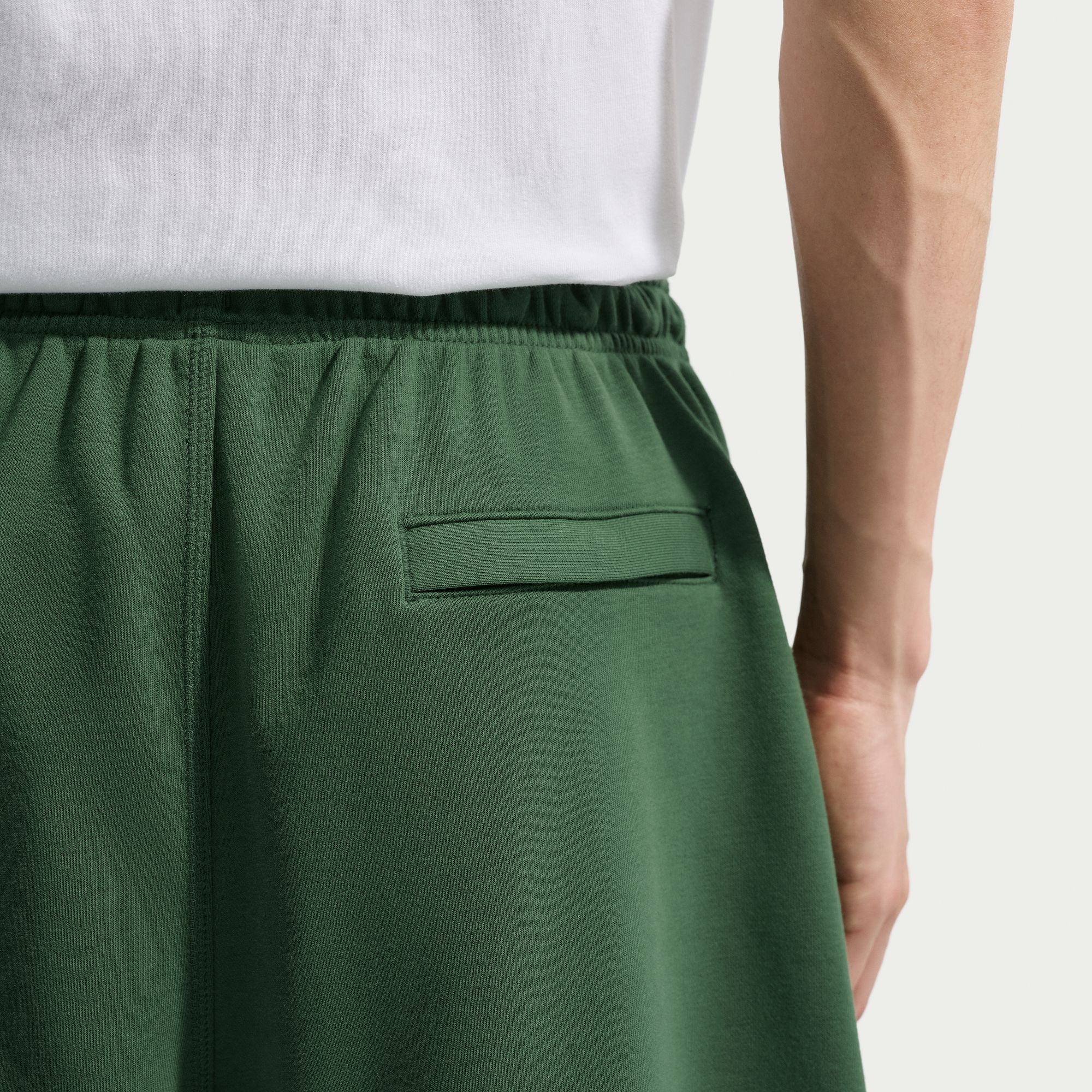 NIKE M NK CLUB FLOW FT SHORT FIR/FIR/WHITE – Bild 4