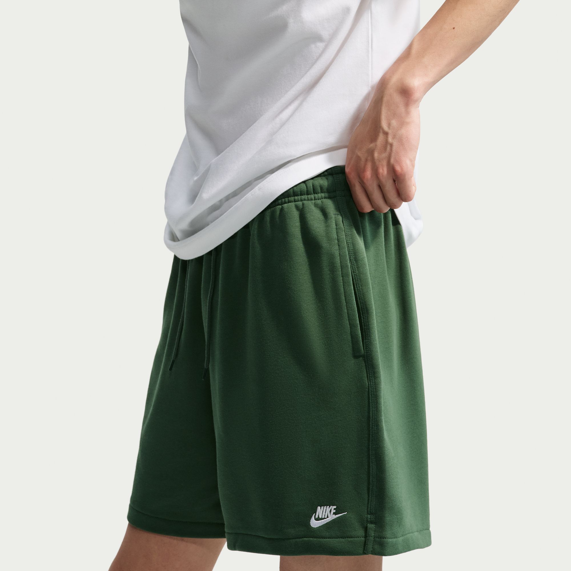NIKE M NK CLUB FLOW FT SHORT FIR/FIR/WHITE – Bild 5