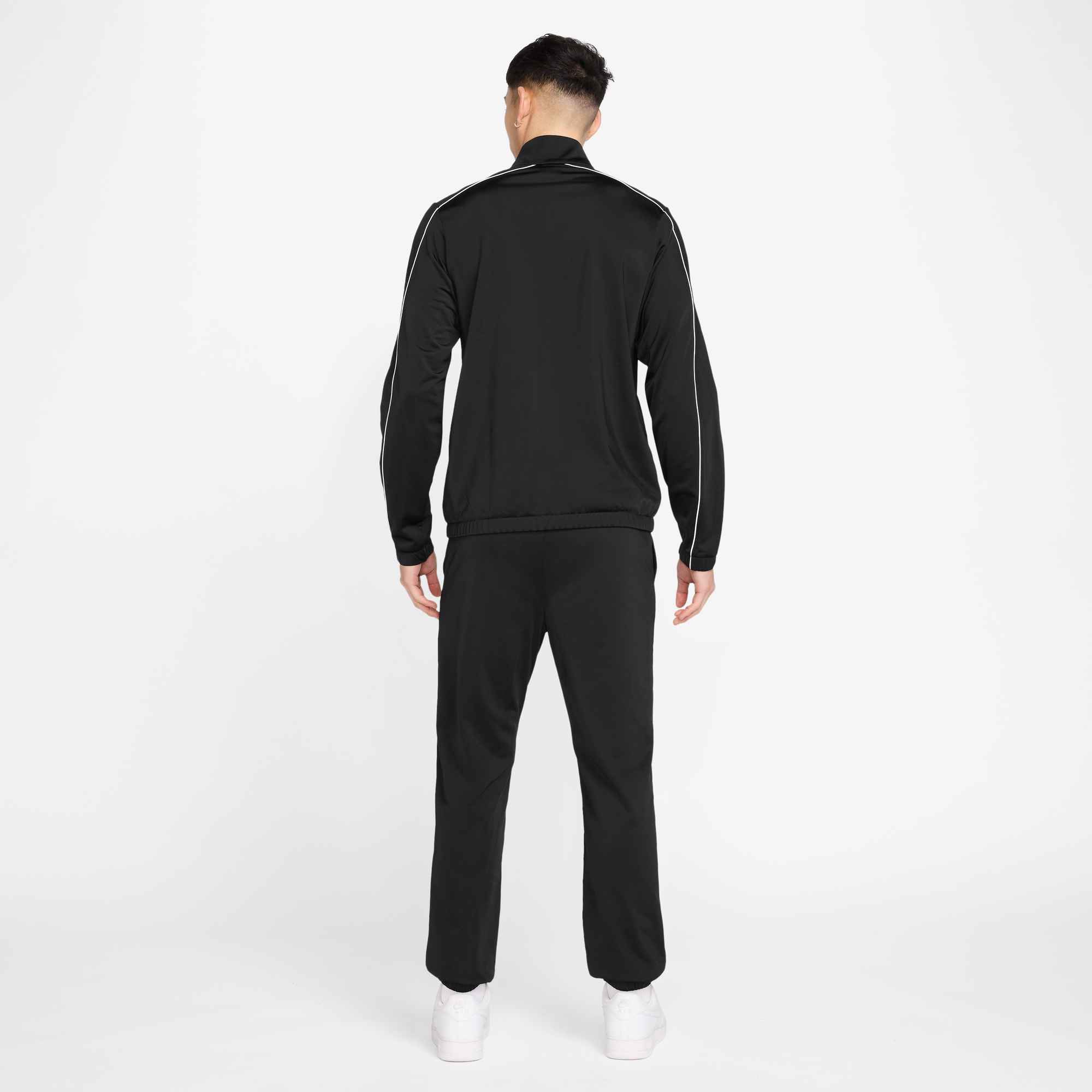 NIKE M NK CLUB PK TRK SUIT BLACK/BLACK/WHITE/WHITE – Bild 2