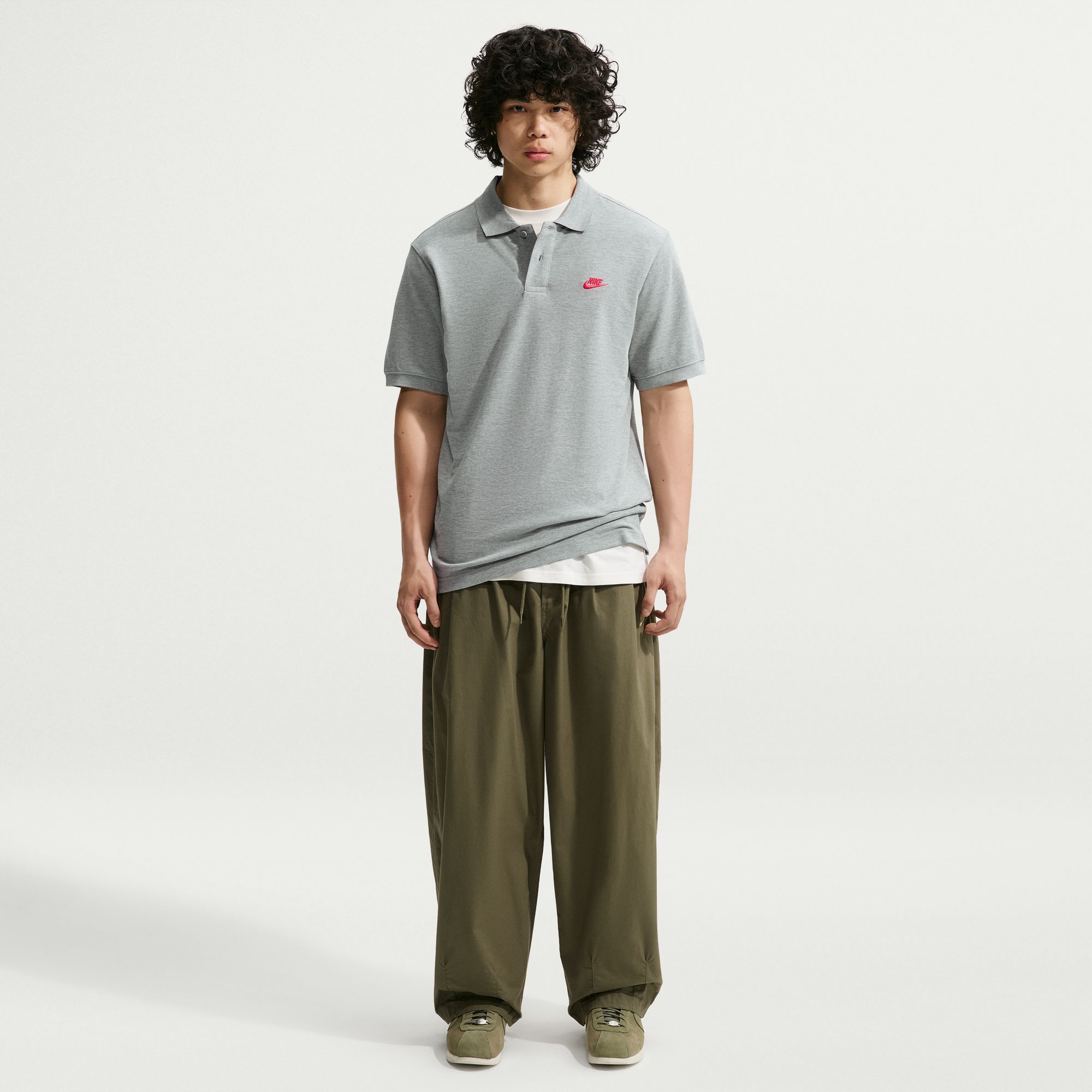 NIKE M NK CLUB SS POLO PIQUE DK GREY HEATHER/UNIVERSITY RED