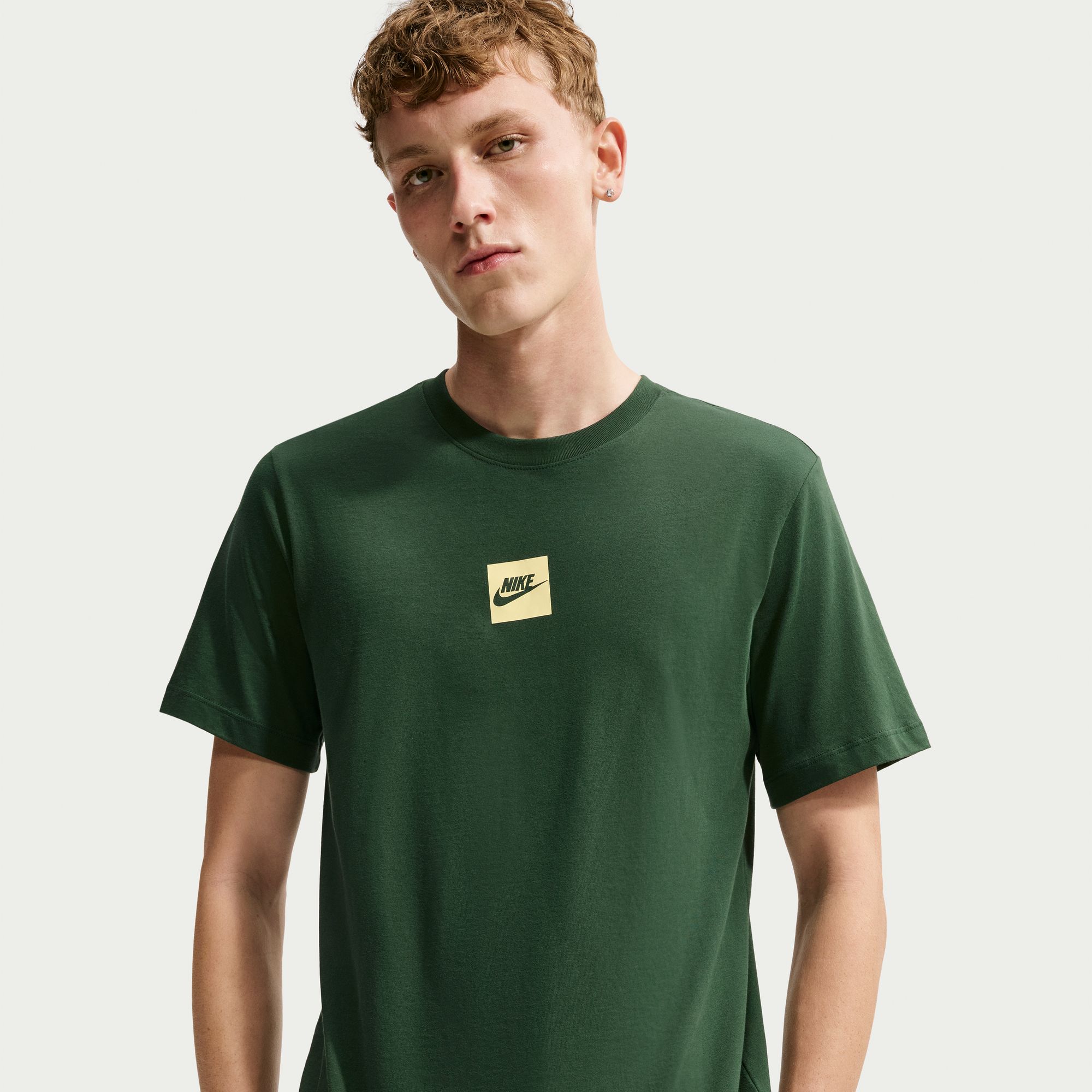 NIKE U NSW TEE STD CLUB FTRA BOX FIR – Bild 3