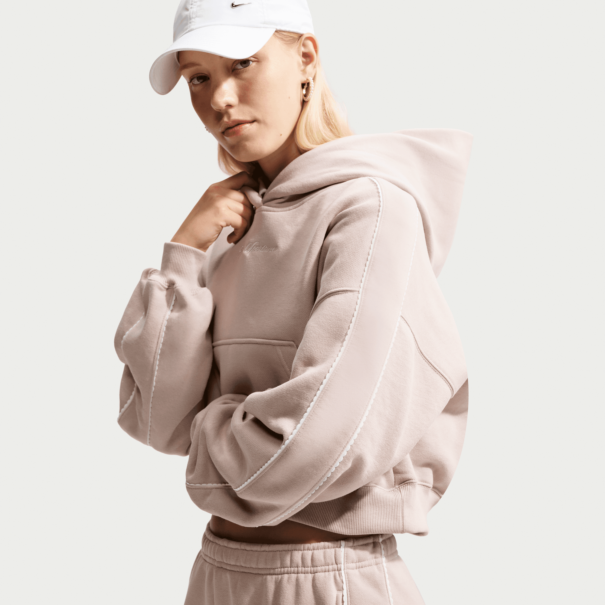 NIKE W NK STDO FLC MW CRP SCLOP HDY CREAM II/SAIL/CREAM II – Bild 3