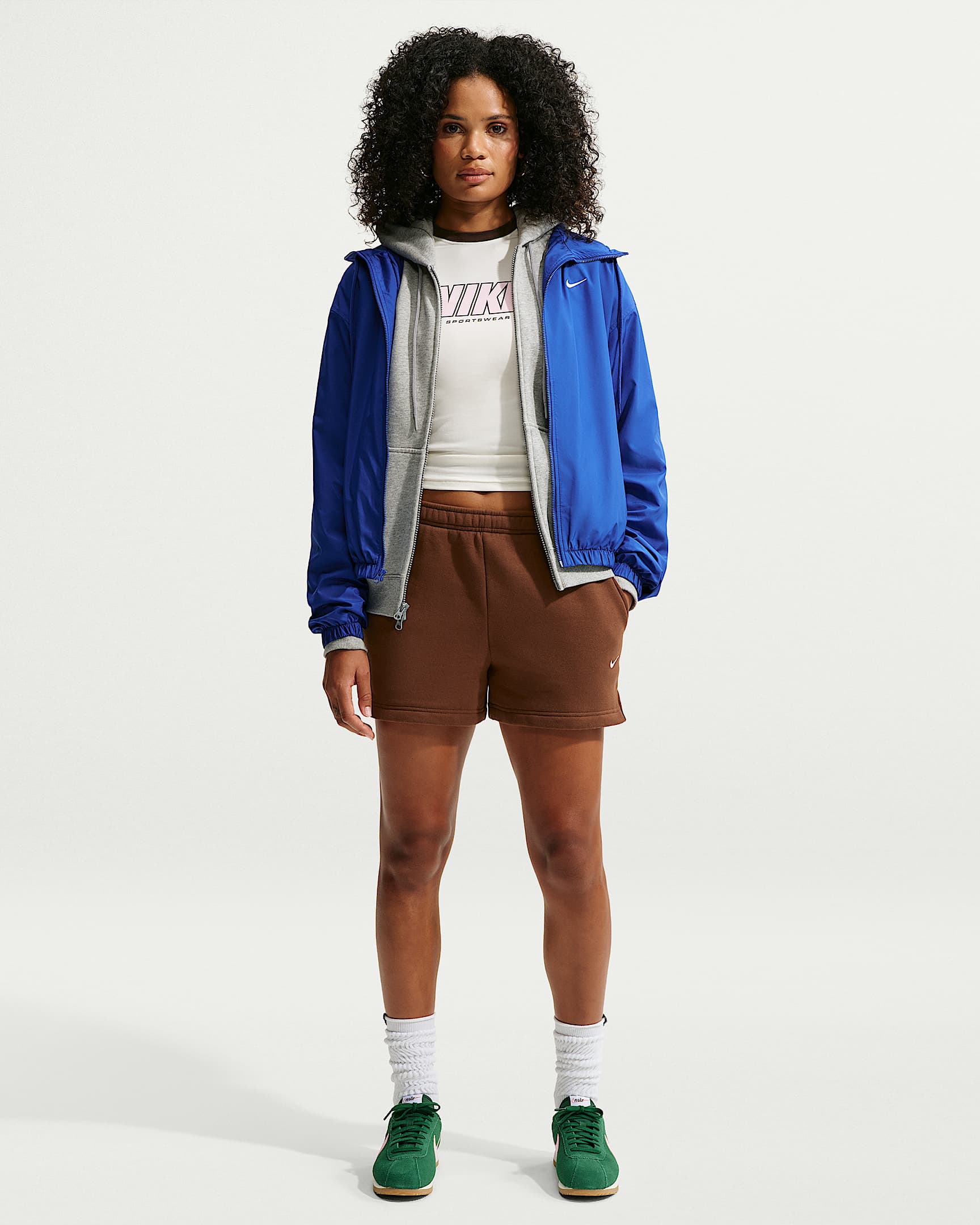 NIKE W NK STDO FLC MW MR STD 4 SHRT CACAO WOW/SAIL